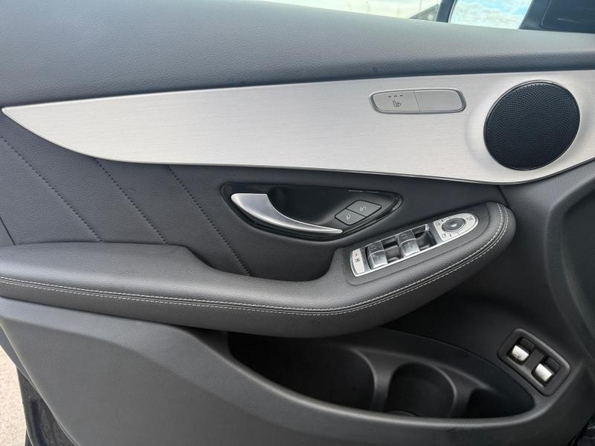 Mercedes GLC 300 e 4MATIC AMG LINE / Hybride (2022) - Photo 19