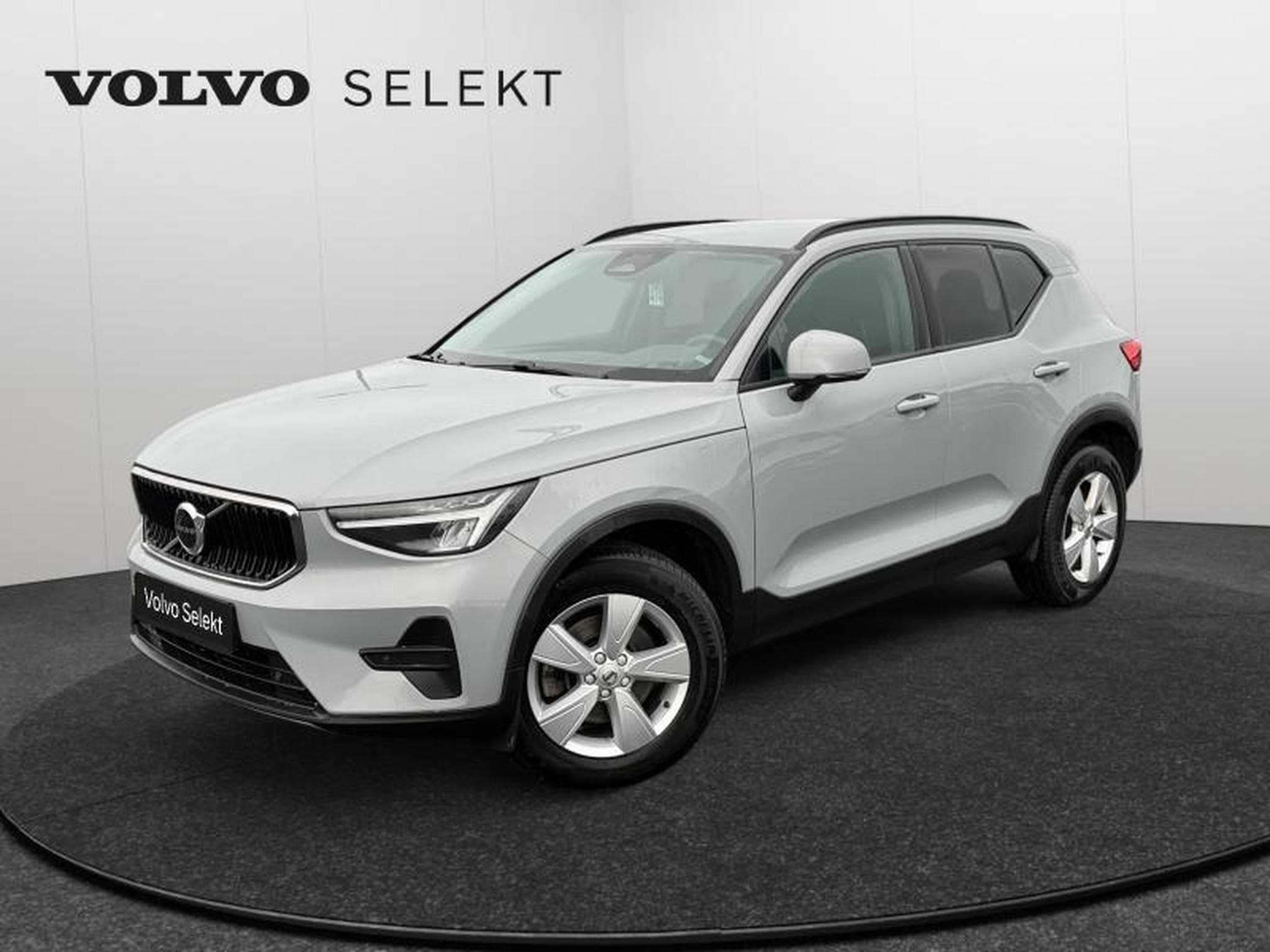 Volvo XC40 B3 Core / Essence (2023) - Photo 1
