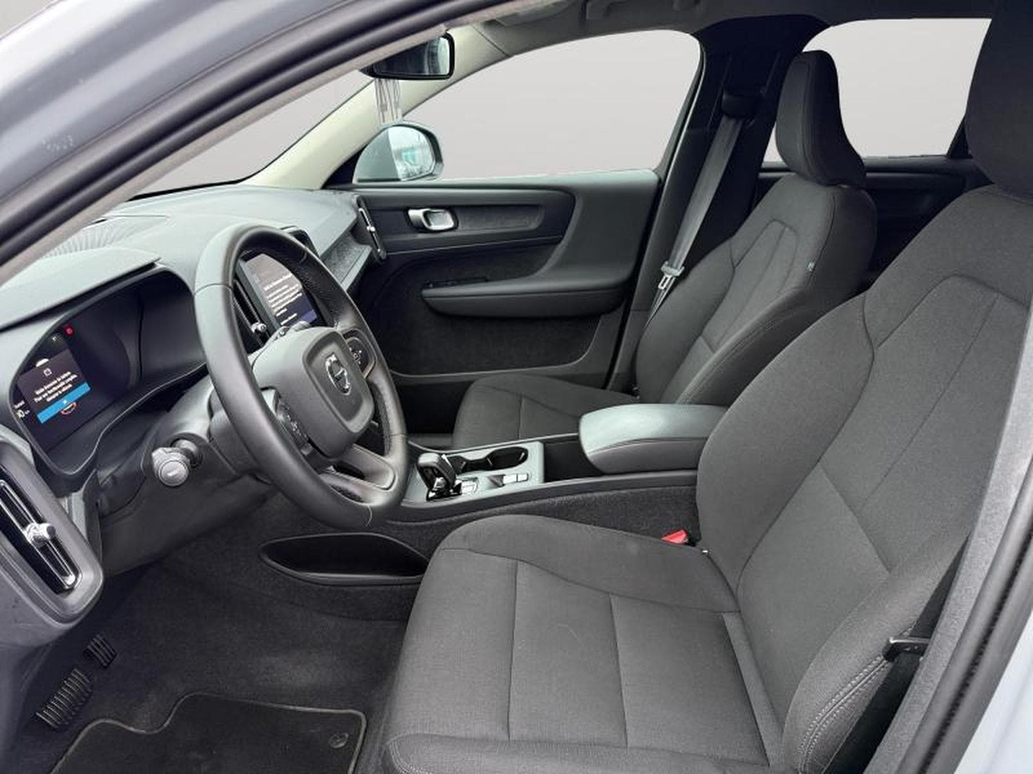 Volvo XC40 B3 Core / Essence (2023) - Photo 10