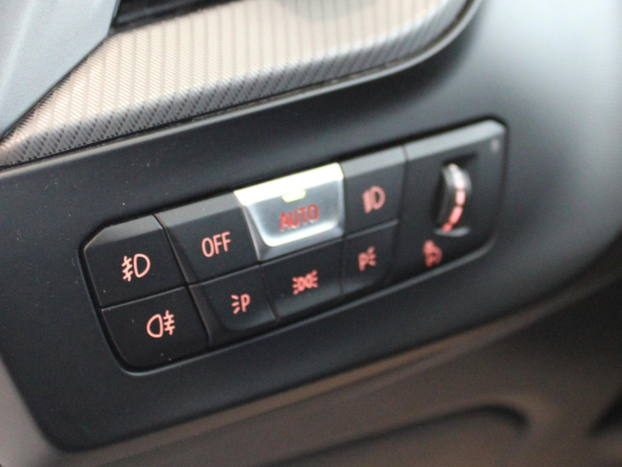 BMW 118 i M SPORT PAKET PANO CUIR NAVI 1 HAND (2020) - Photo 10