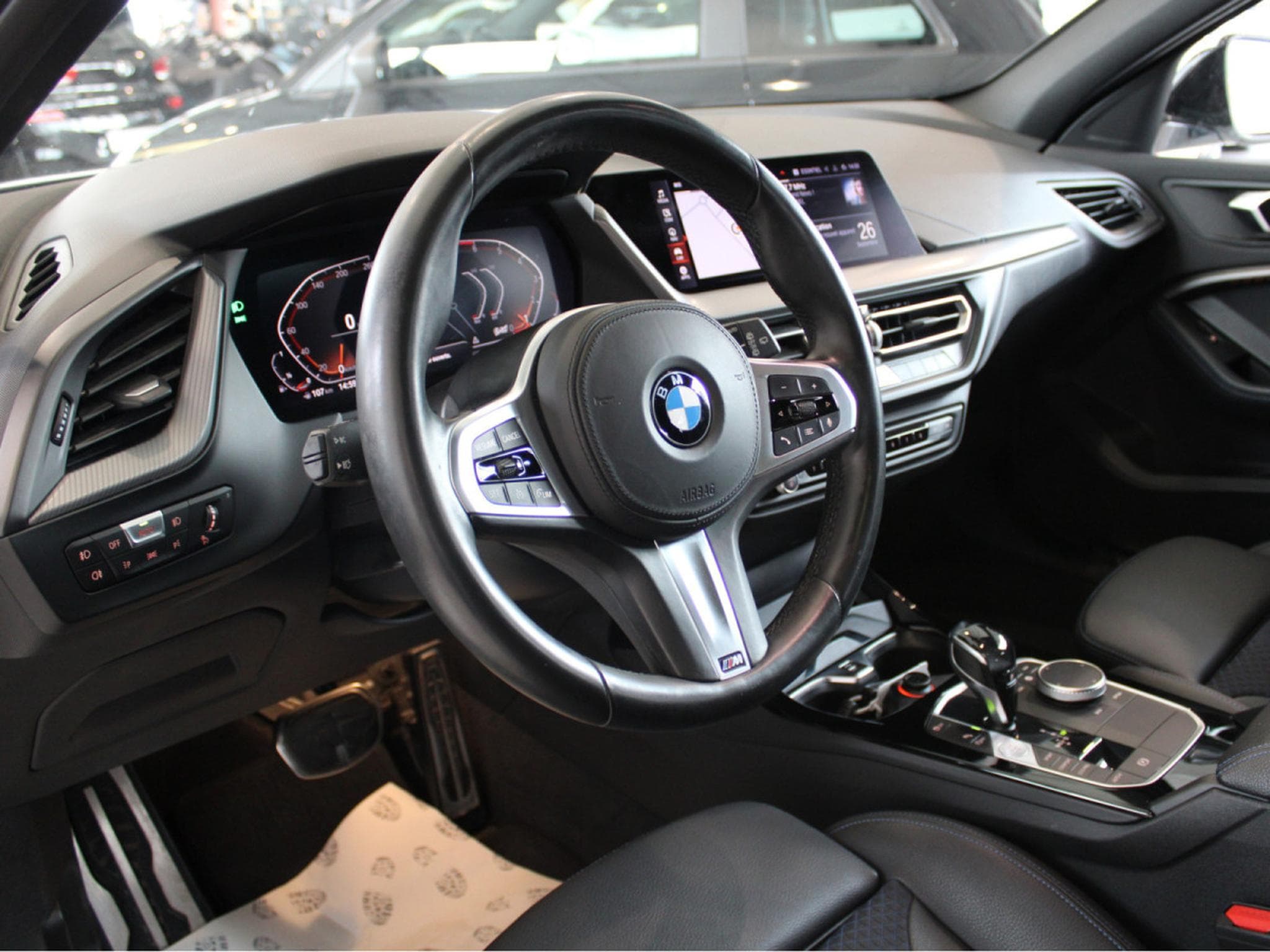 BMW 118 i M SPORT PAKET PANO CUIR NAVI 1 HAND (2020) - Photo 9