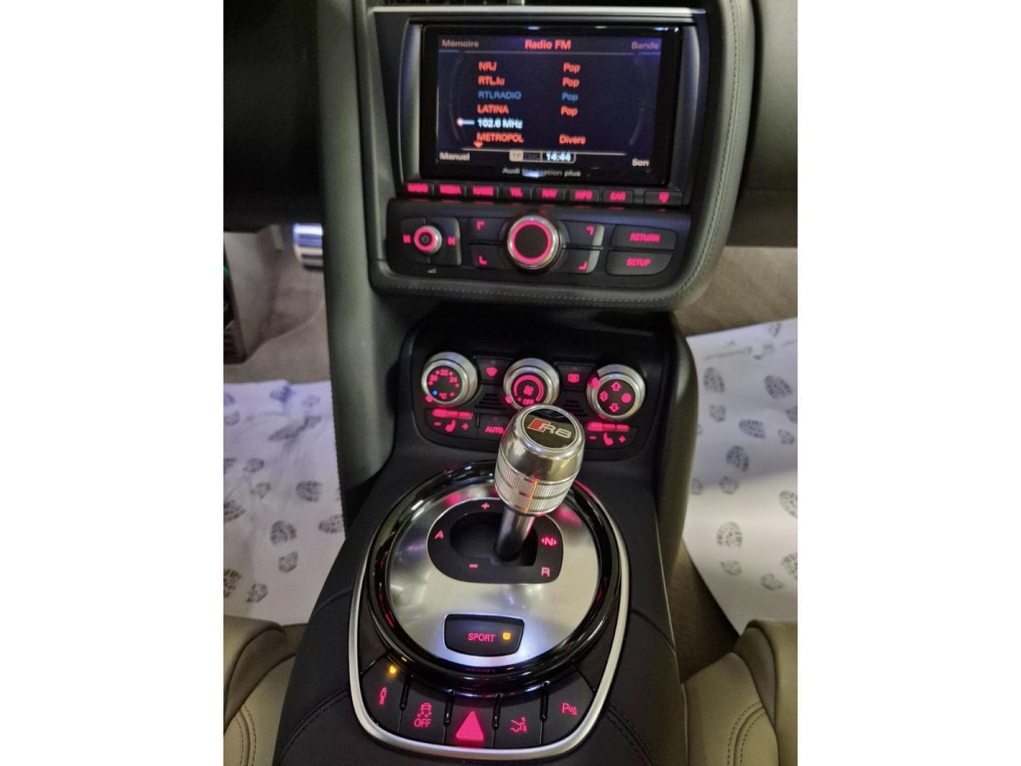 Audi R8 COUPE 4.2 FSI QUATTRO CARBON BANG OLUFSEN CUIR NAVI (2015) - Photo 7