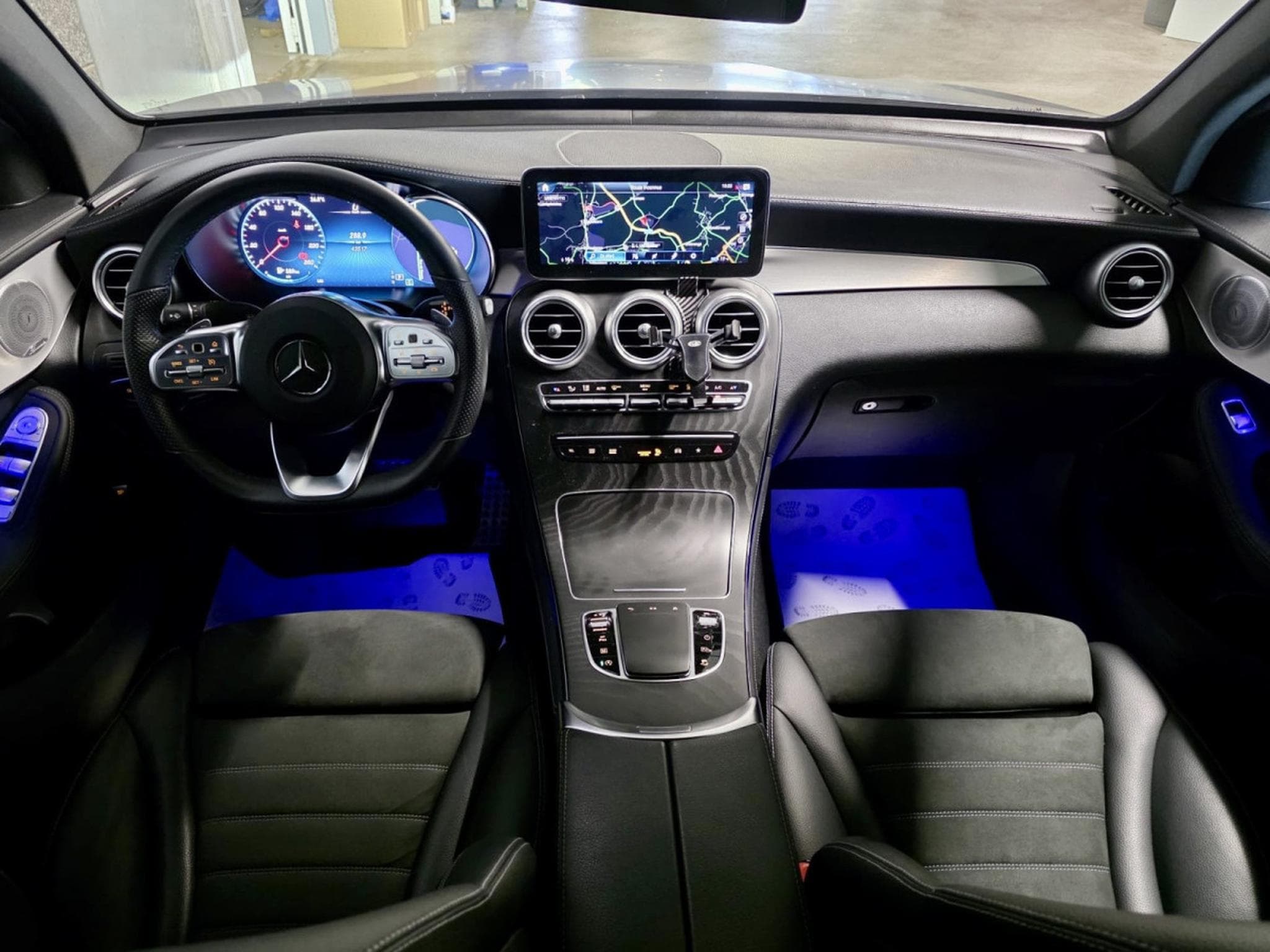 Mercedes GLC 200 COUPE AMG LINE BURMESTER PANO CUIR NAVI 1 HAND (2020) - Photo 7