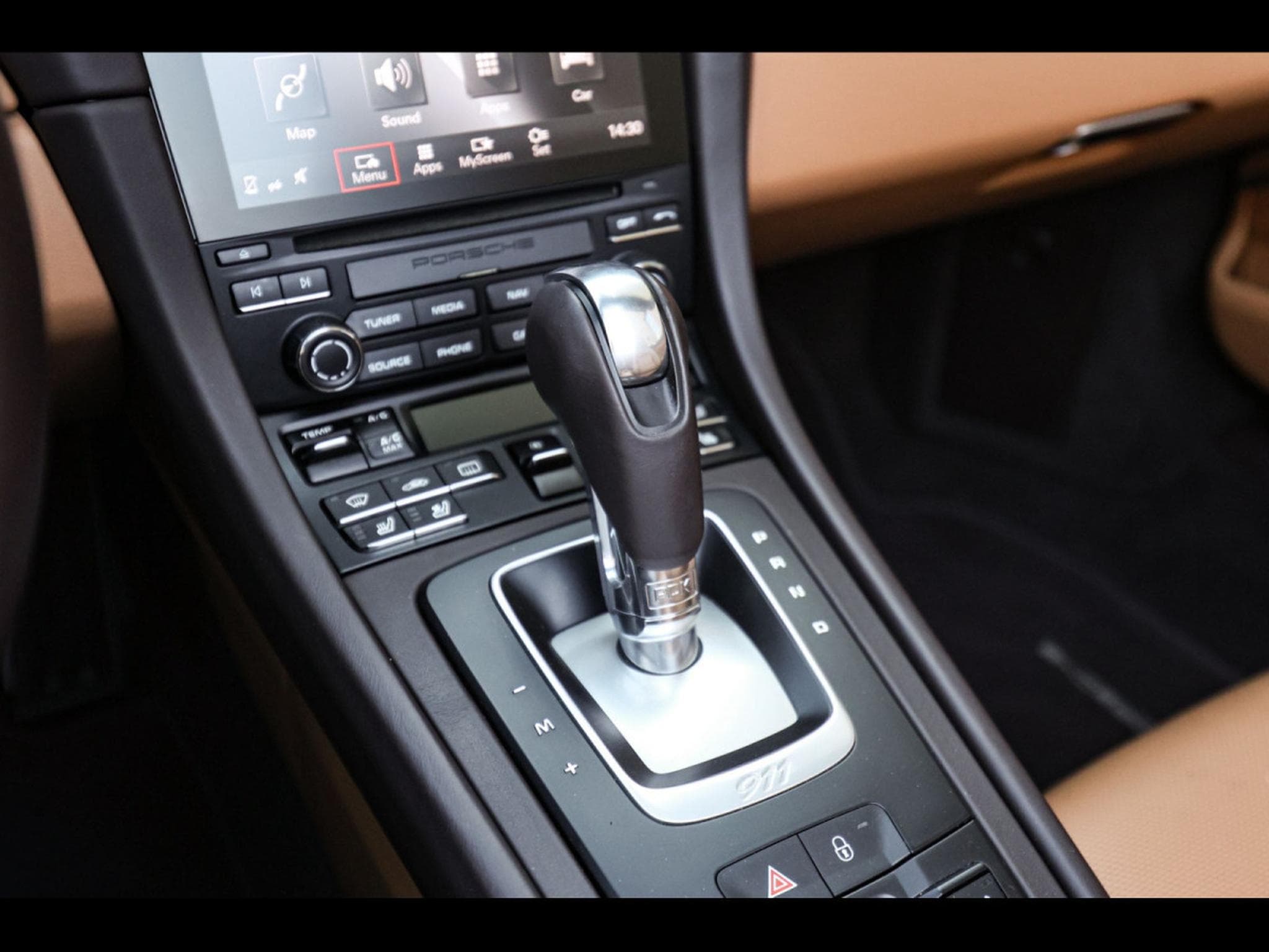 Porsche 911 .2 911 CARRERA S CABRIOLET PDK – WHITE (2016) - Photo 17