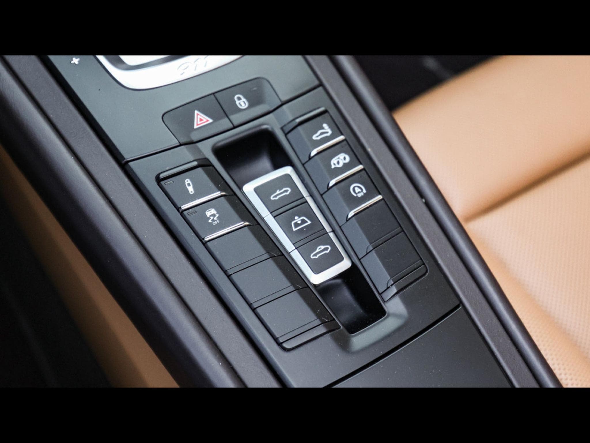 Porsche 911 .2 911 CARRERA S CABRIOLET PDK – WHITE (2016) - Photo 19