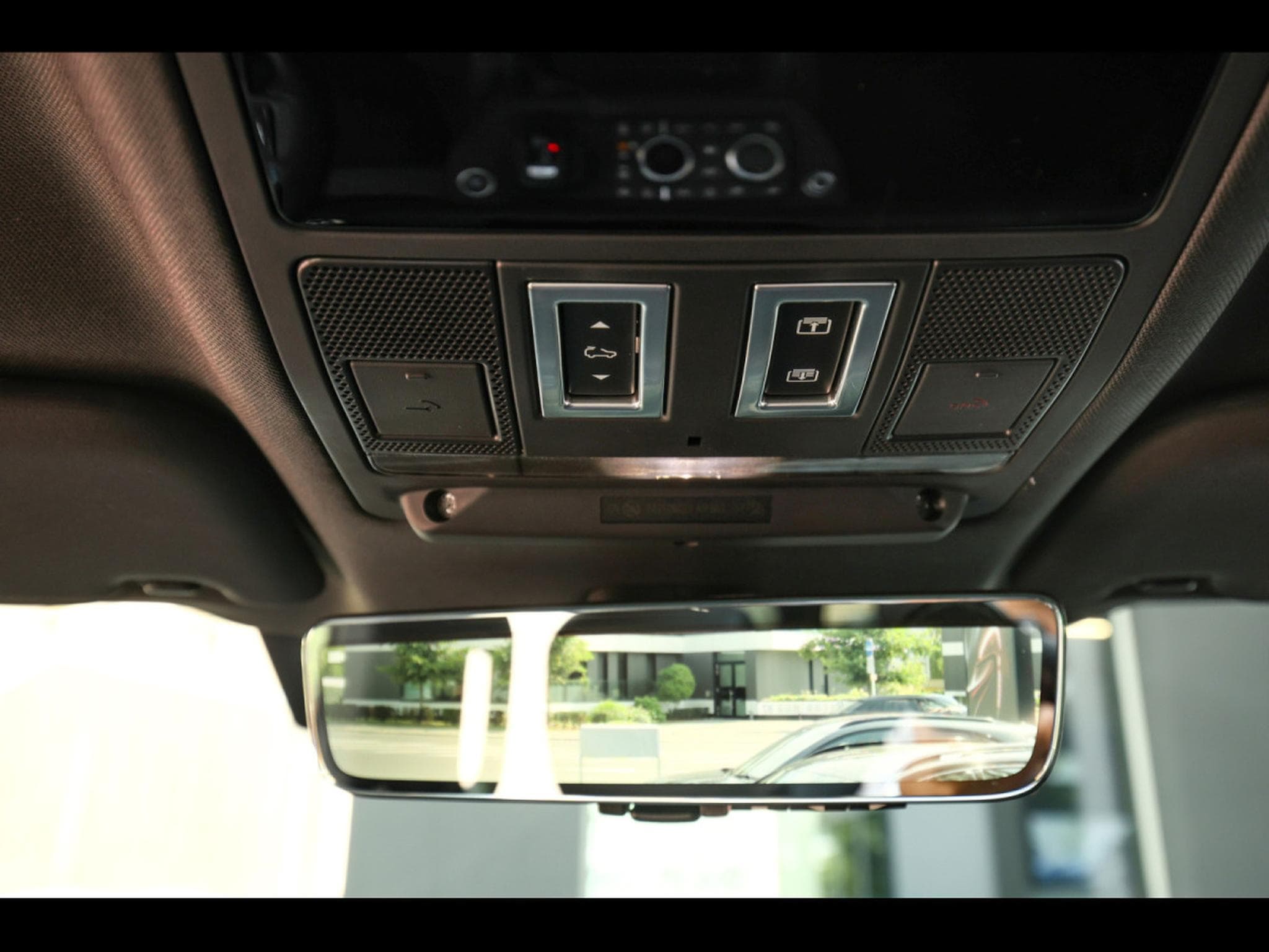 Land-Rover Defender 110 P425 X-DYNAMIC HSE - SANTORINI BLACK (2024) - Photo 16