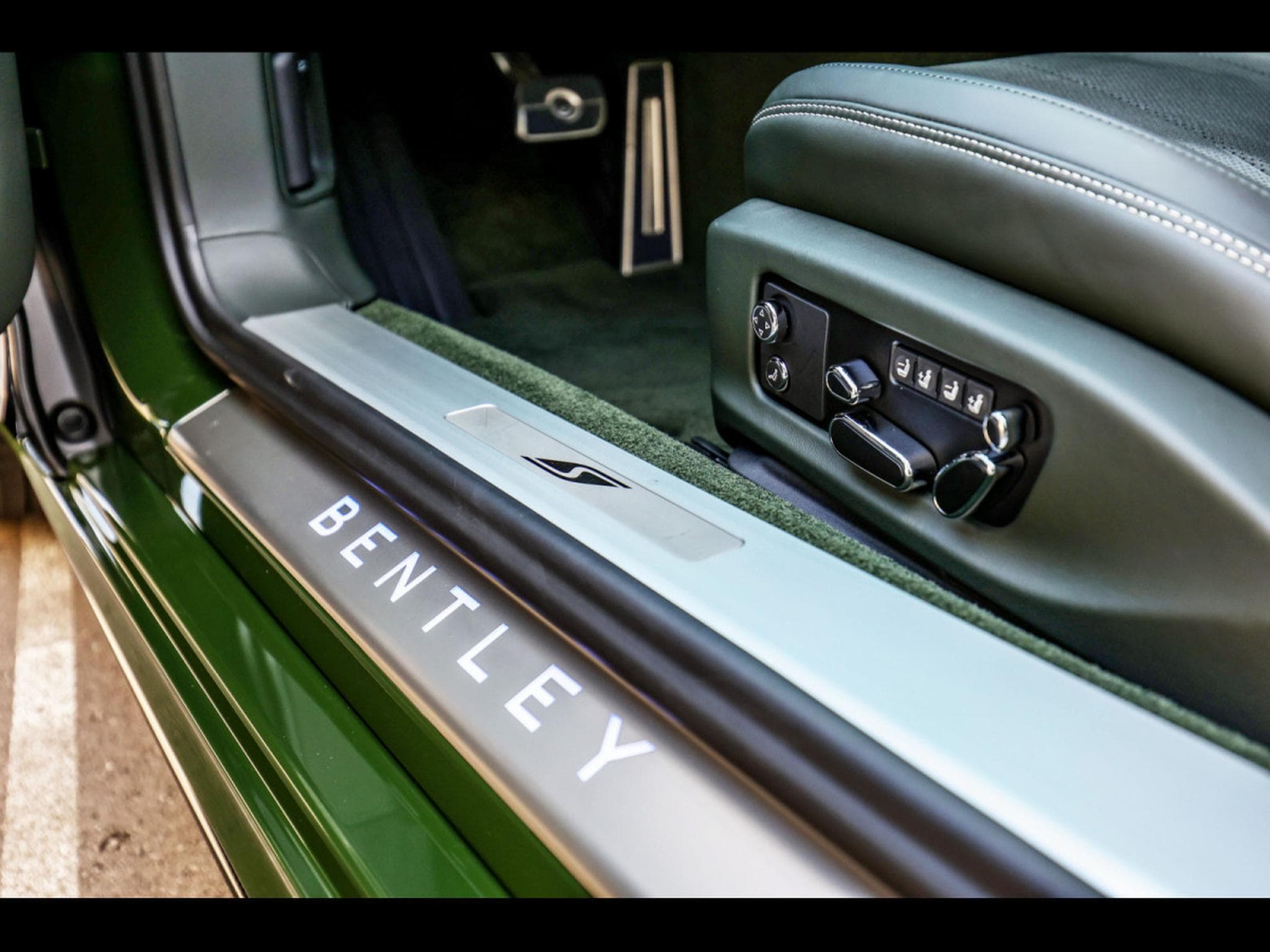 Bentley Continental GT III S V8 COUPE – BRITISH RACING GREEN 4 - CARBON EXTERIOR PA (2023) - Photo 19