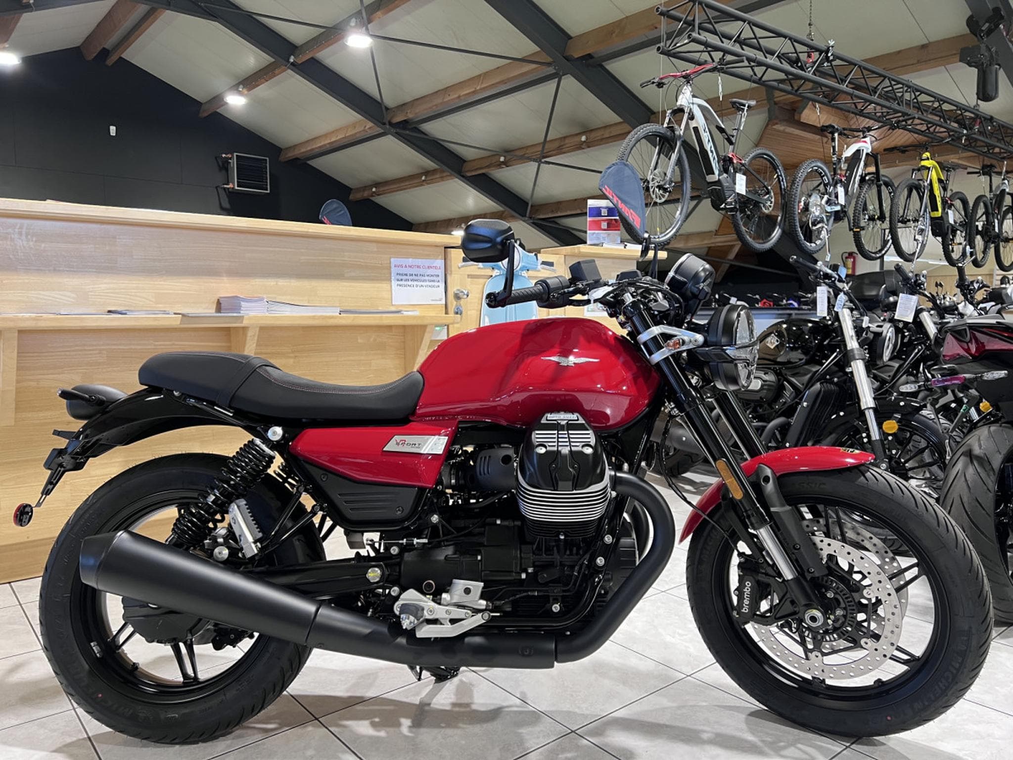 Moto Guzzi V7 SPORT (2026) - Photo 1