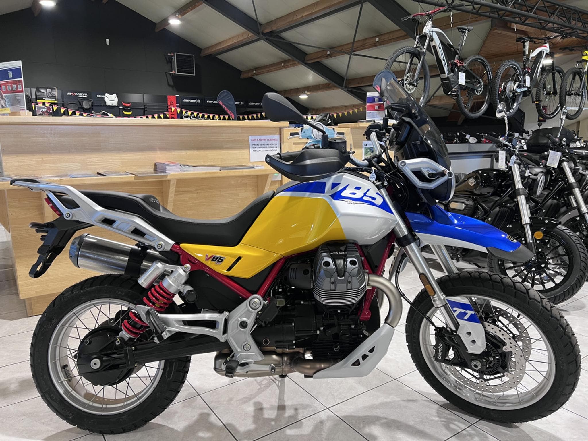 Moto Guzzi V85 TT (2026) - Photo 1