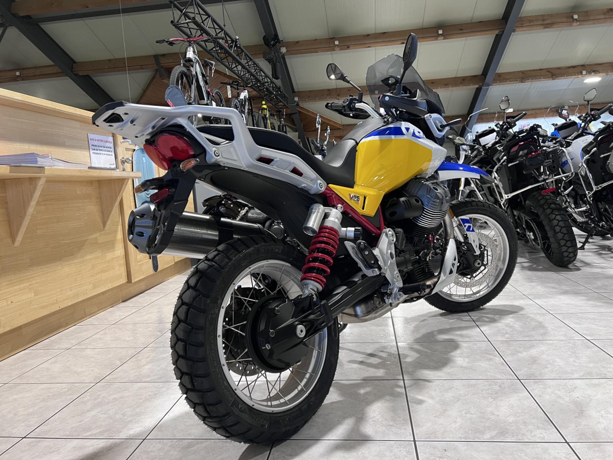 Moto Guzzi V85 TT (2026) - Photo 3