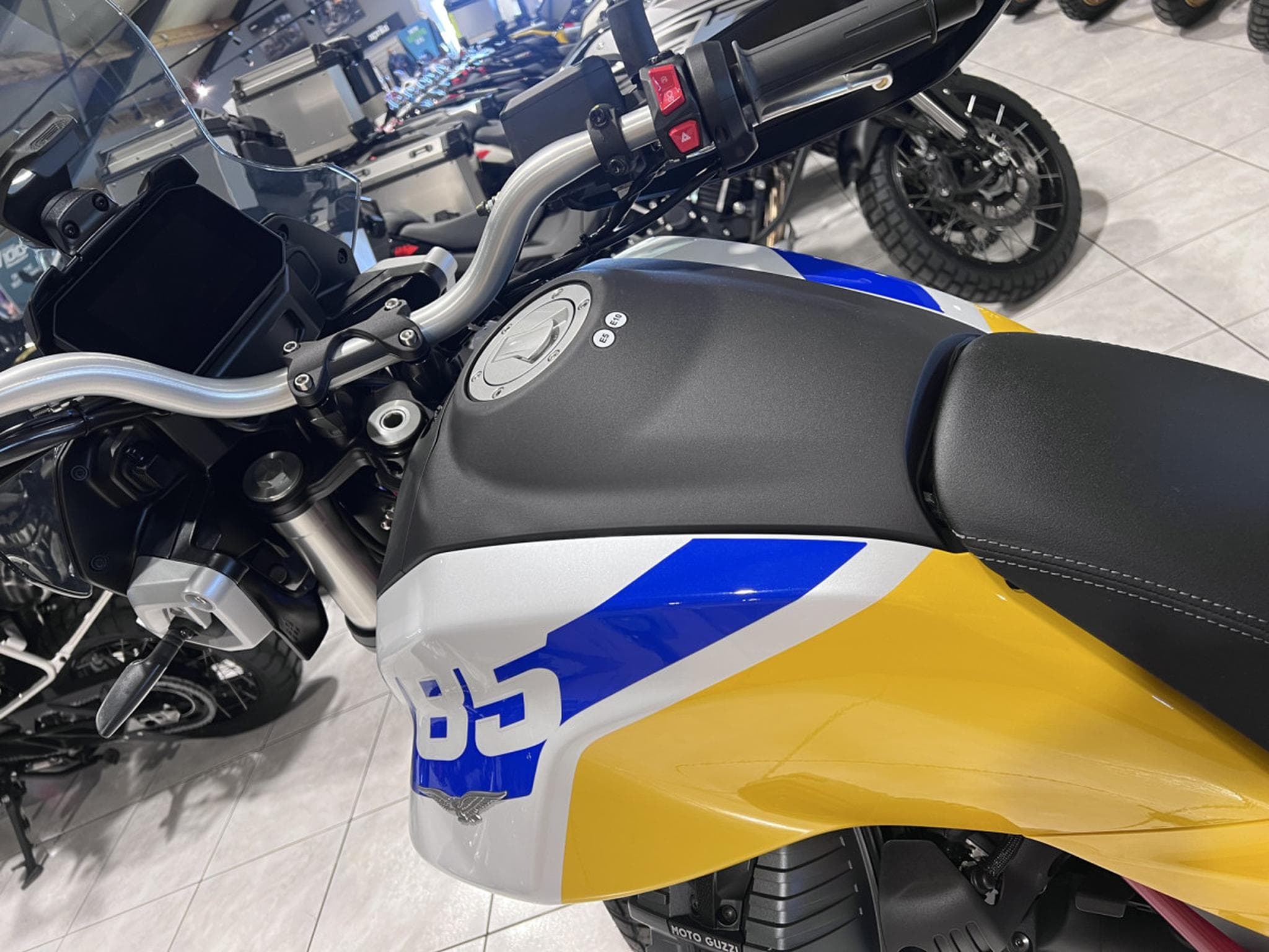 Moto Guzzi V85 TT (2026) - Photo 6