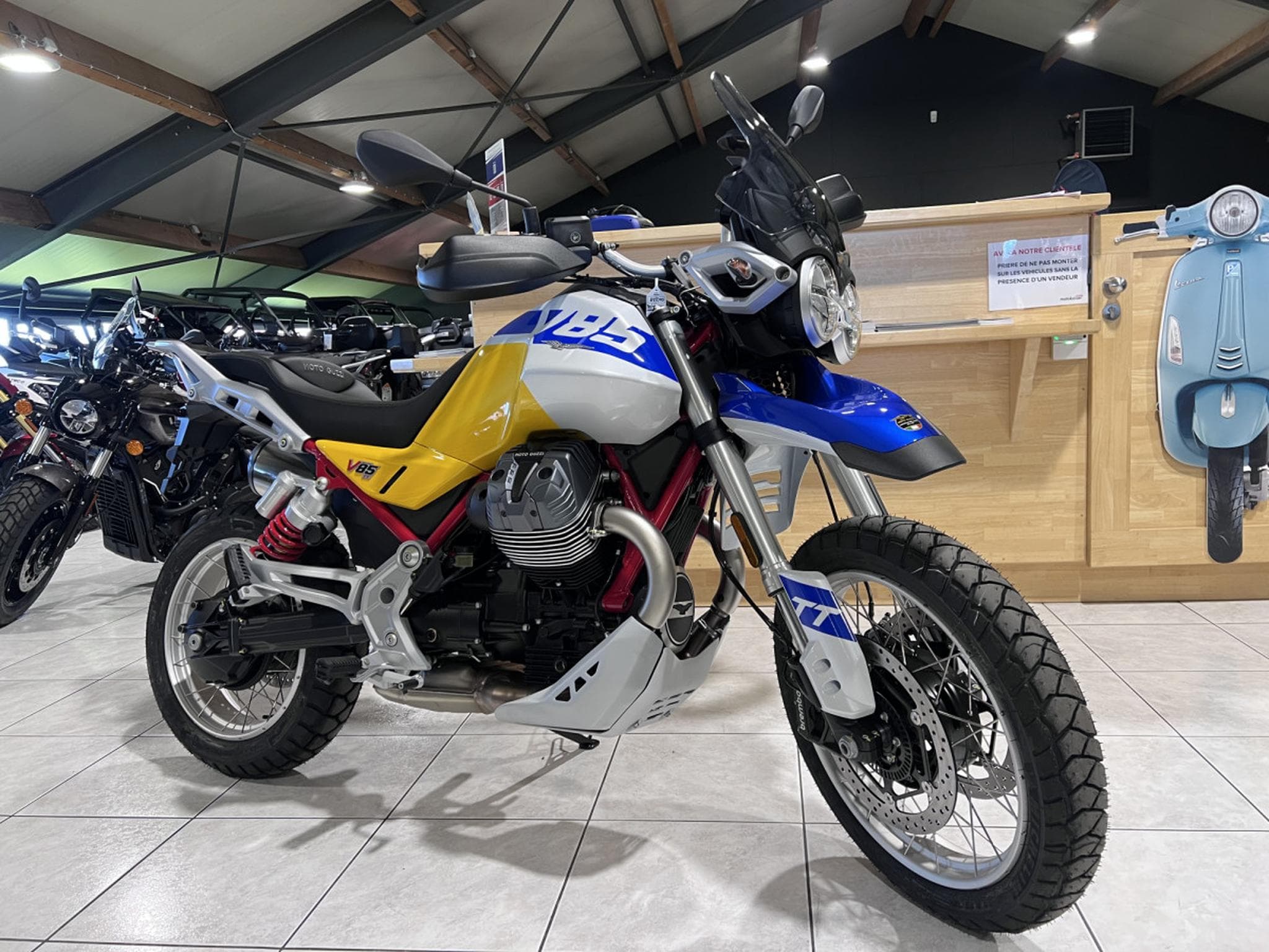 Moto Guzzi V85 TT (2026) - Photo 7