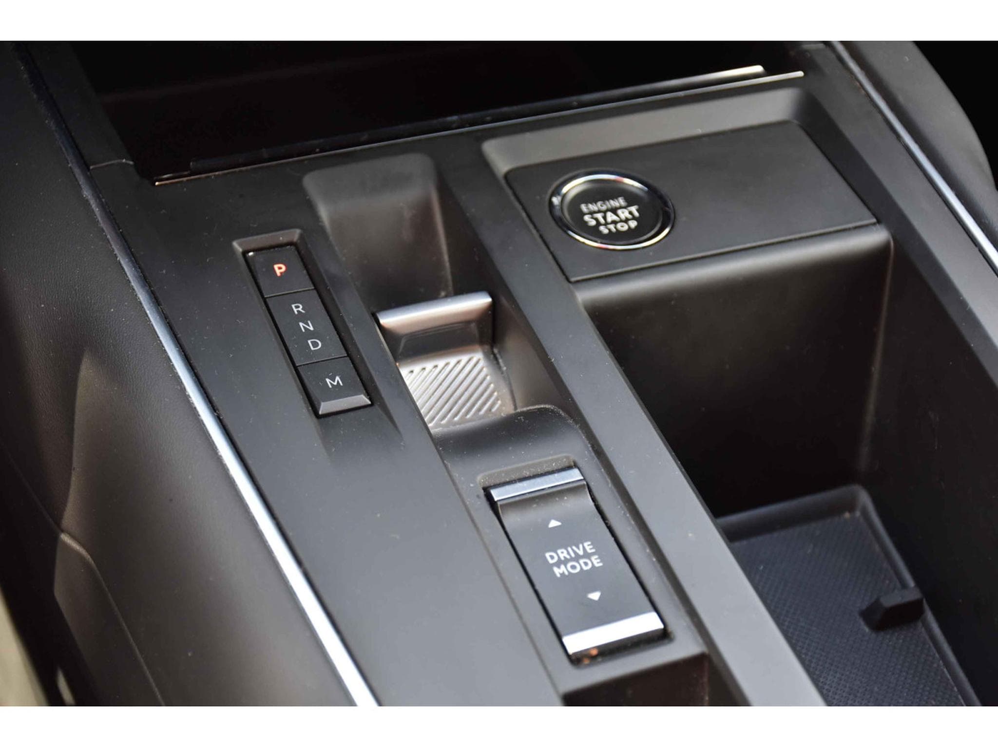 Citroën C5 Aircross 1.2 PureTech Shine EAT8 ACC CUIR CAM LANE SIDE ATT RMQ (2023) - Photo 17