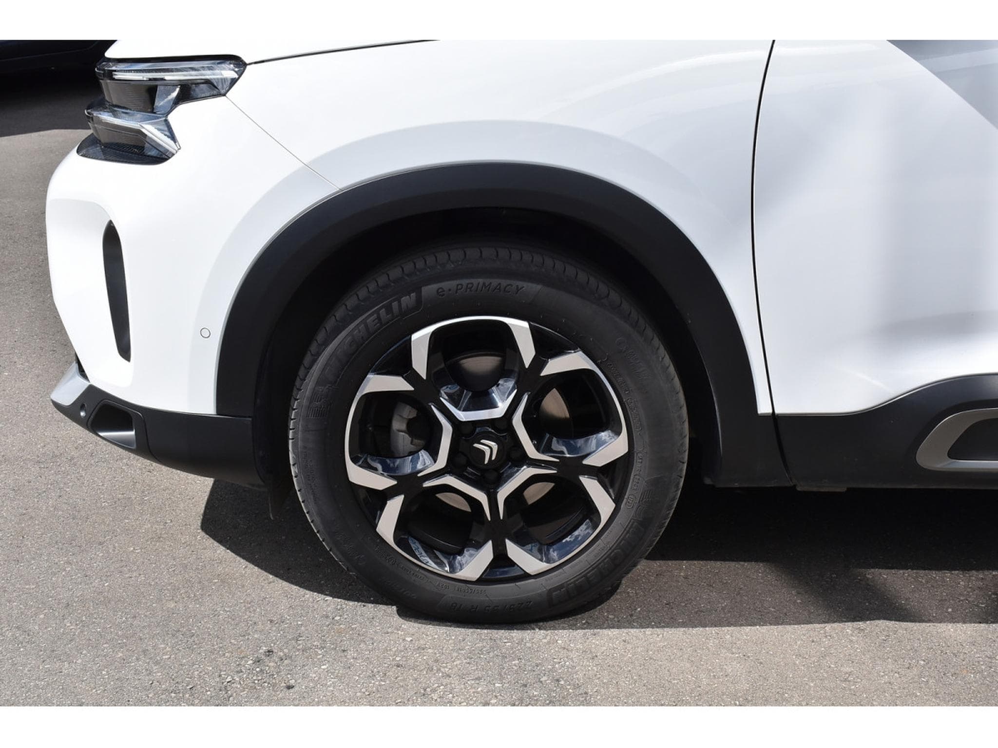 Citroën C5 Aircross 1.2 PureTech Shine EAT8 ACC CUIR CAM LANE SIDE ATT RMQ (2023) - Photo 5