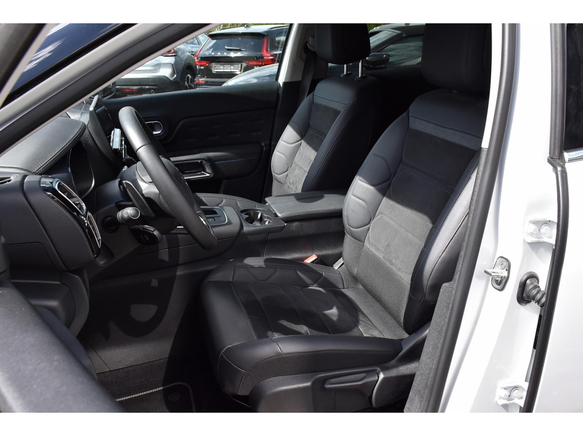 Citroën C5 Aircross 1.2 PureTech Shine EAT8 ACC CUIR CAM LANE SIDE ATT RMQ (2023) - Photo 6