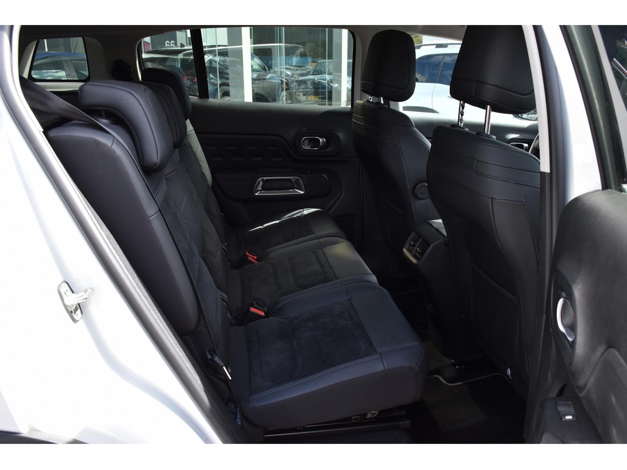 Citroën C5 Aircross 1.2 PureTech Shine EAT8 ACC CUIR CAM LANE SIDE ATT RMQ (2023) - Photo 8