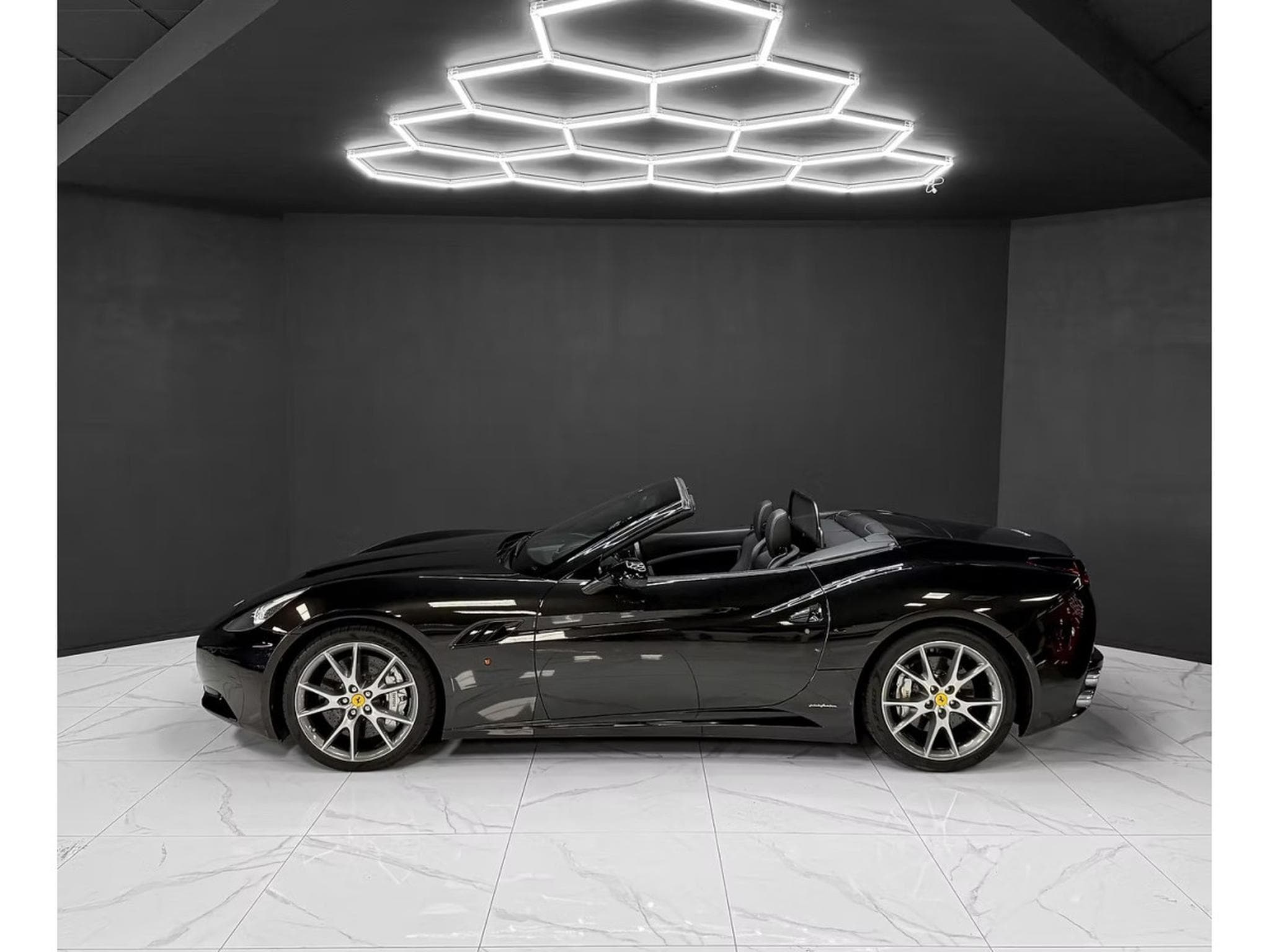 Ferrari California V8 4.3 (2010) - Photo 2
