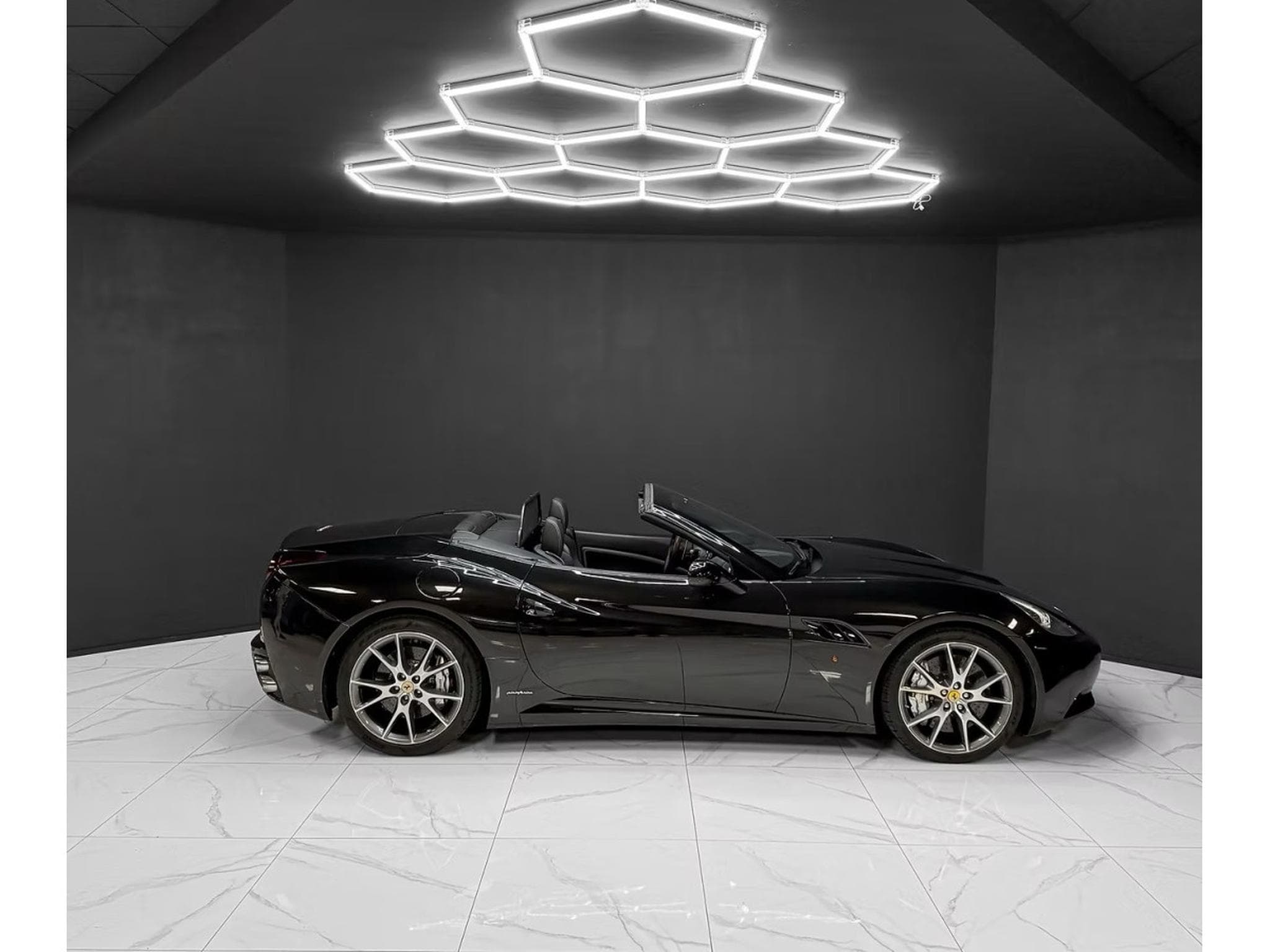 Ferrari California V8 4.3 (2010) - Photo 6