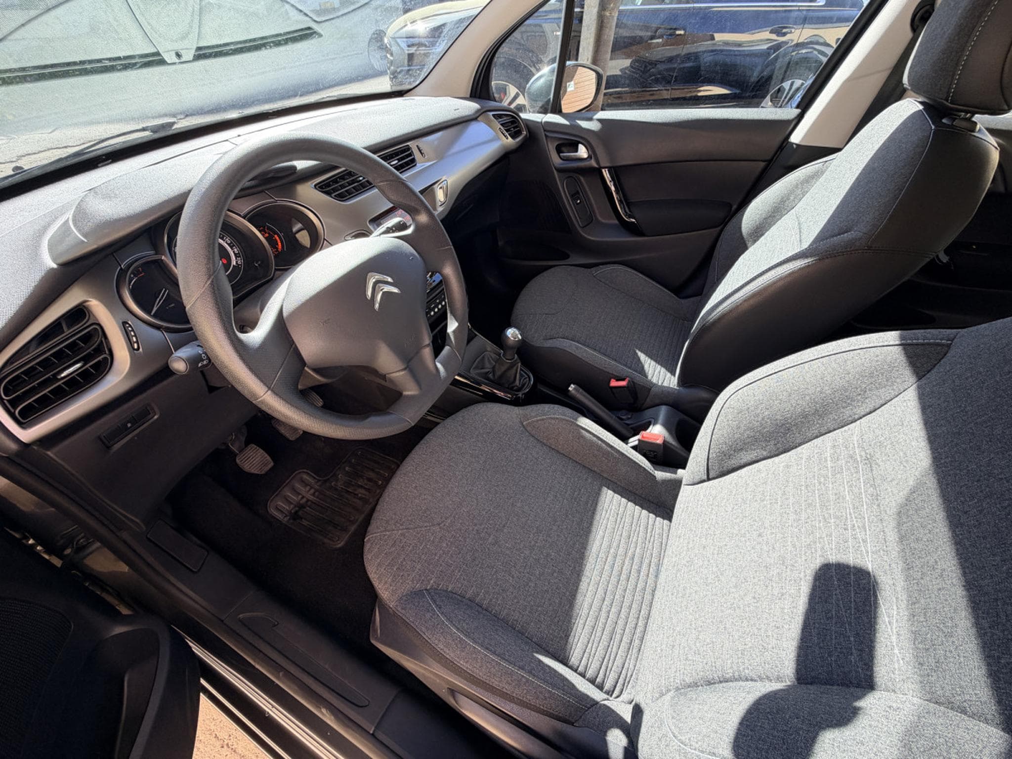 Citroën C3 1.2 ESSENCE 82CV (2016) - Photo 9