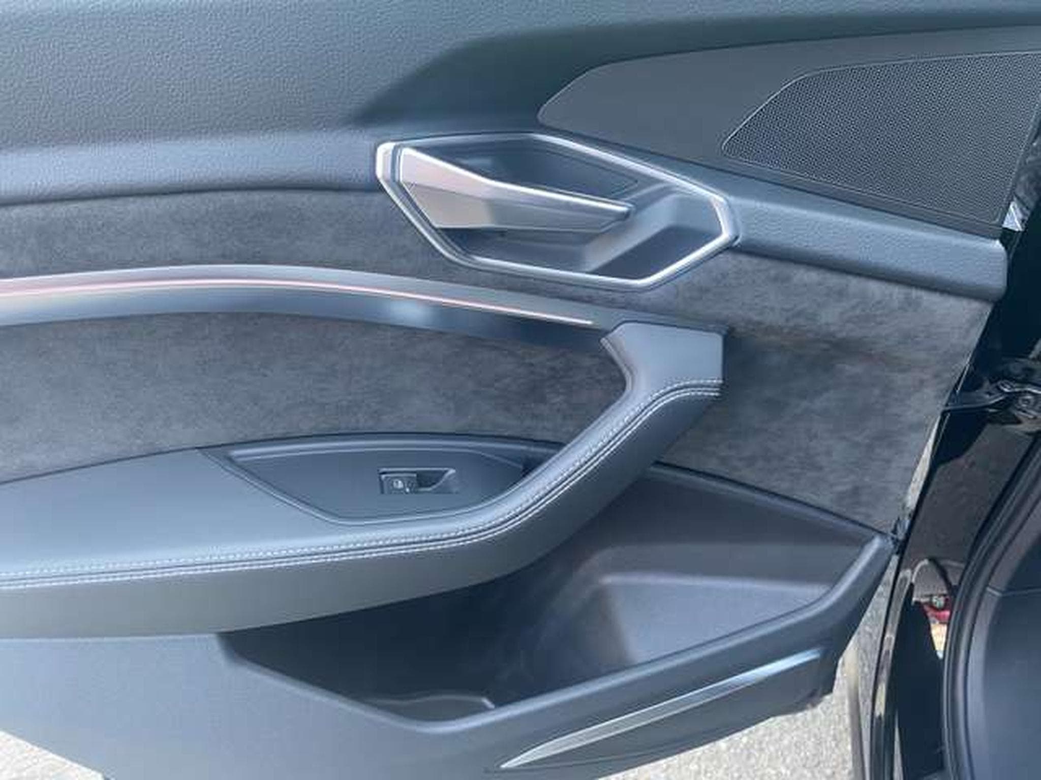 Audi e-tron Q8 e-tron 50 quattro S line (2020) - Photo 16