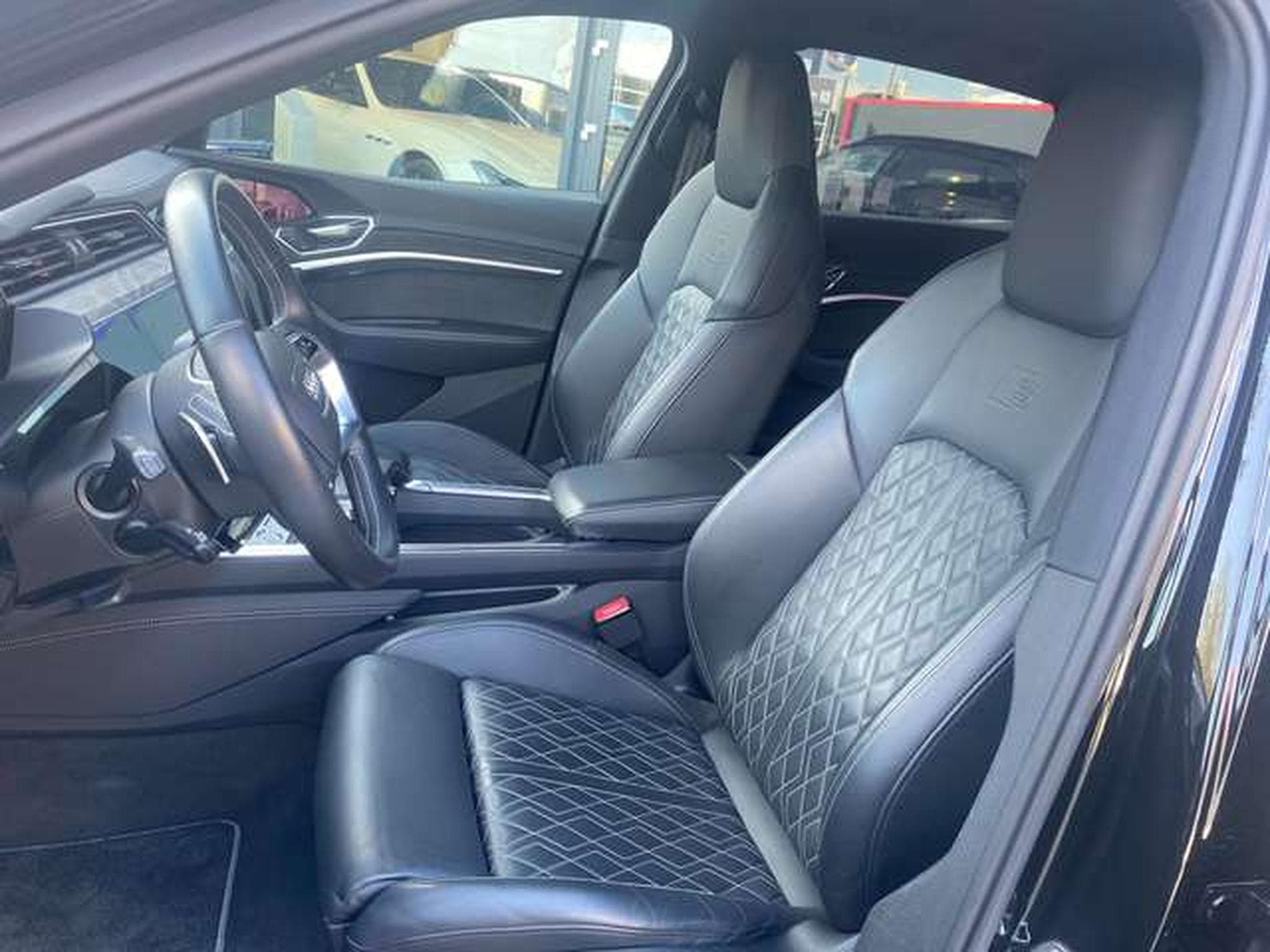 Audi e-tron Q8 e-tron 50 quattro S line (2020) - Photo 9