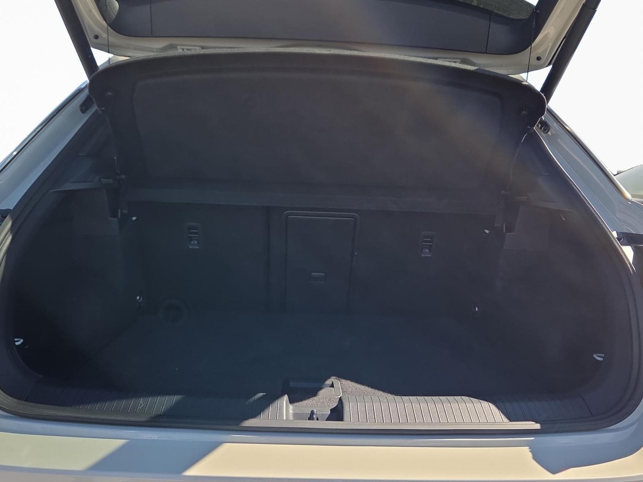 VW T-Roc R-Line+DSG+4M+RearView (2022) - Foto 14