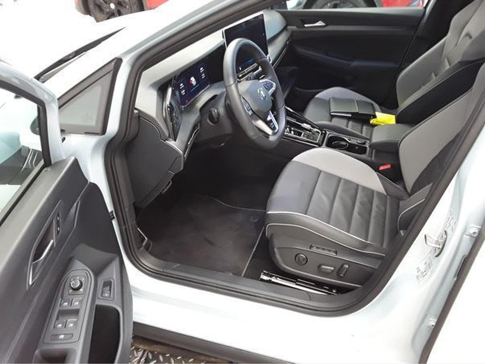 VW Golf GTE PHASE 2 1.5 eHybrid 272 CV DSG 6 *360°* CUIR * ATTELAGE* (2025) - Photo 6