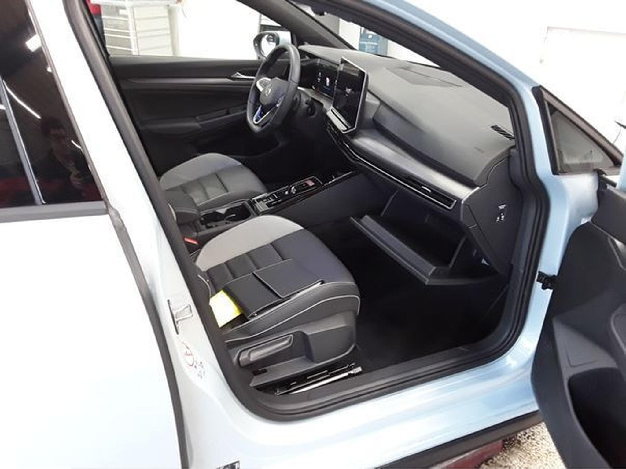 VW Golf GTE PHASE 2 1.5 eHybrid 272 CV DSG 6 *360°* CUIR * ATTELAGE* (2025) - Photo 7