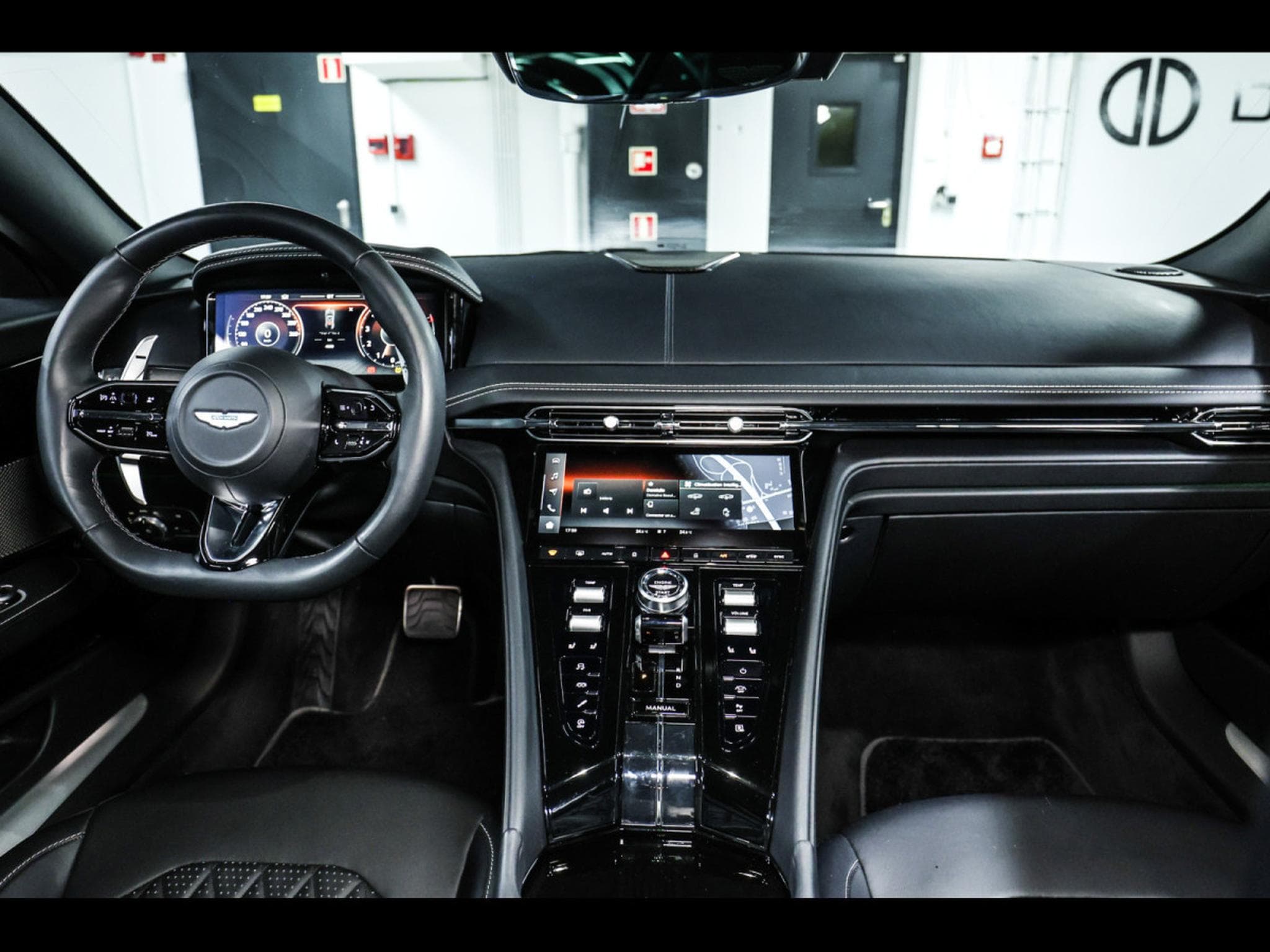 Aston-Martin DB12 COUPE 4.0 V8 BITURBO - ALUMINITE SILVER (2024) - Photo 16