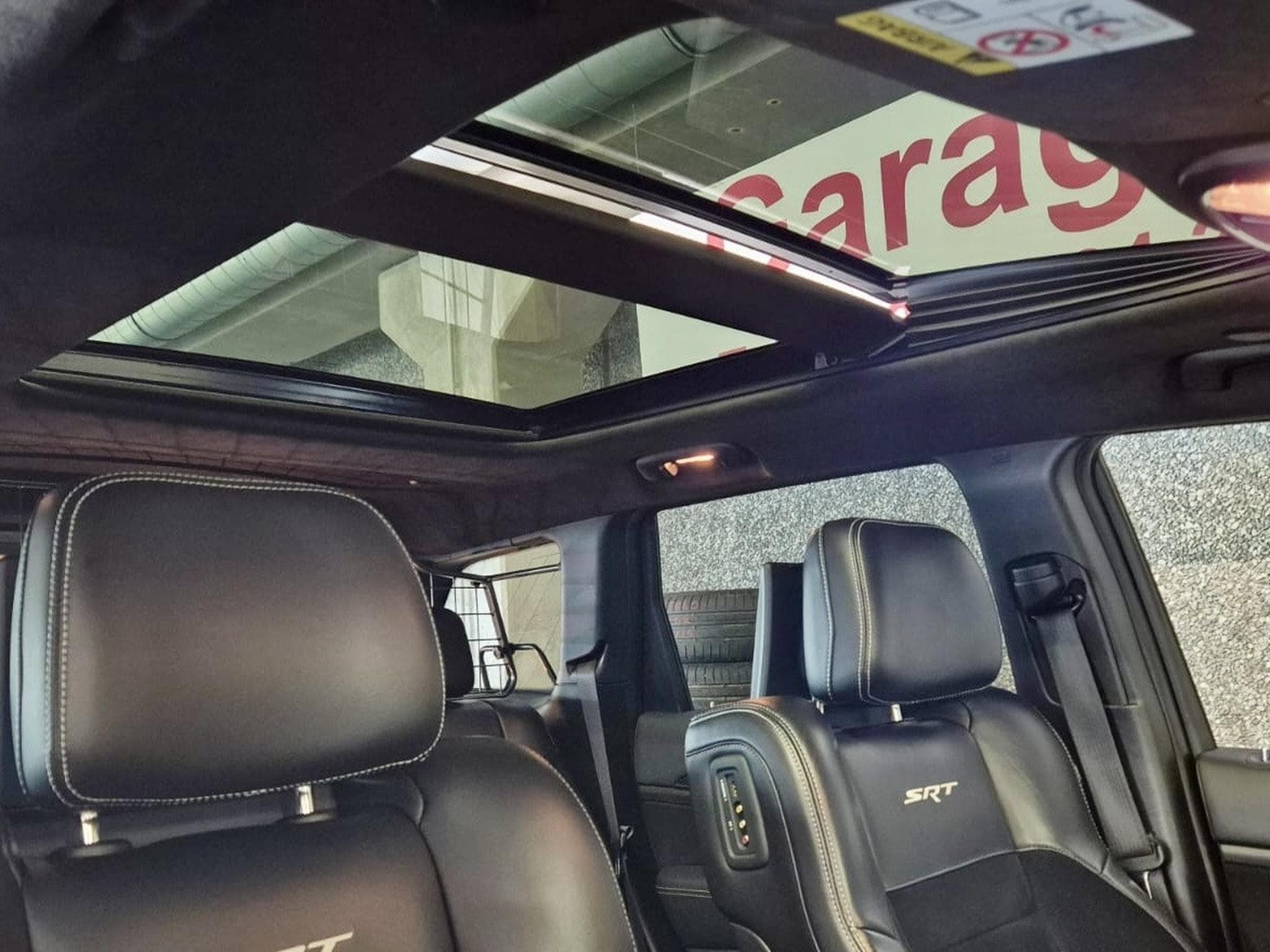 Jeep Cherokee 6.4l V8 HEMI SRT NAVI CUIR PANO 1 HAND (2015) - Foto 5