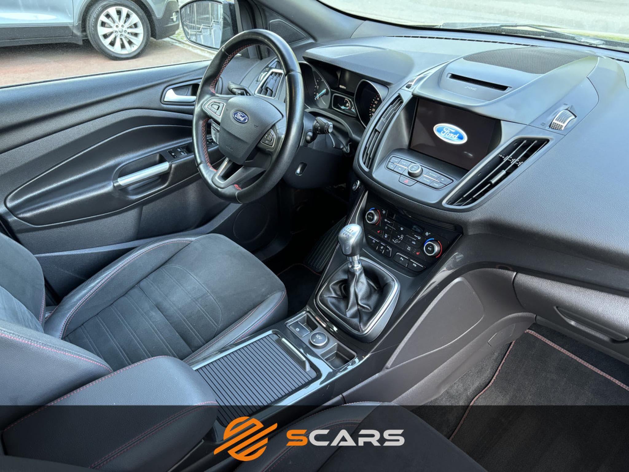 Ford Kuga 2.0 TDCi  150cv ST-LINE 4x4 (2018) - Photo 6