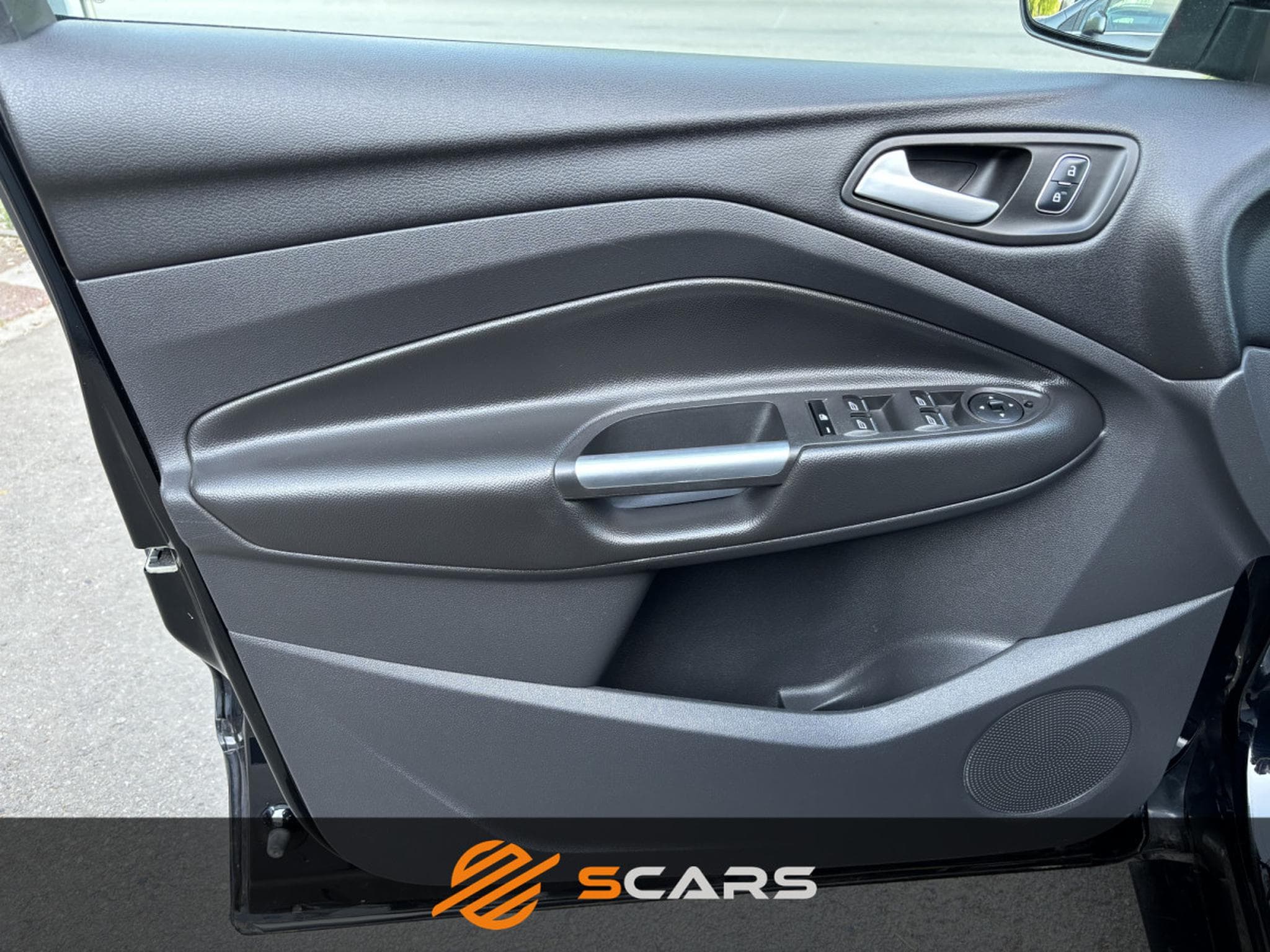 Ford Kuga 2.0 TDCi  150cv ST-LINE 4x4 (2018) - Photo 9