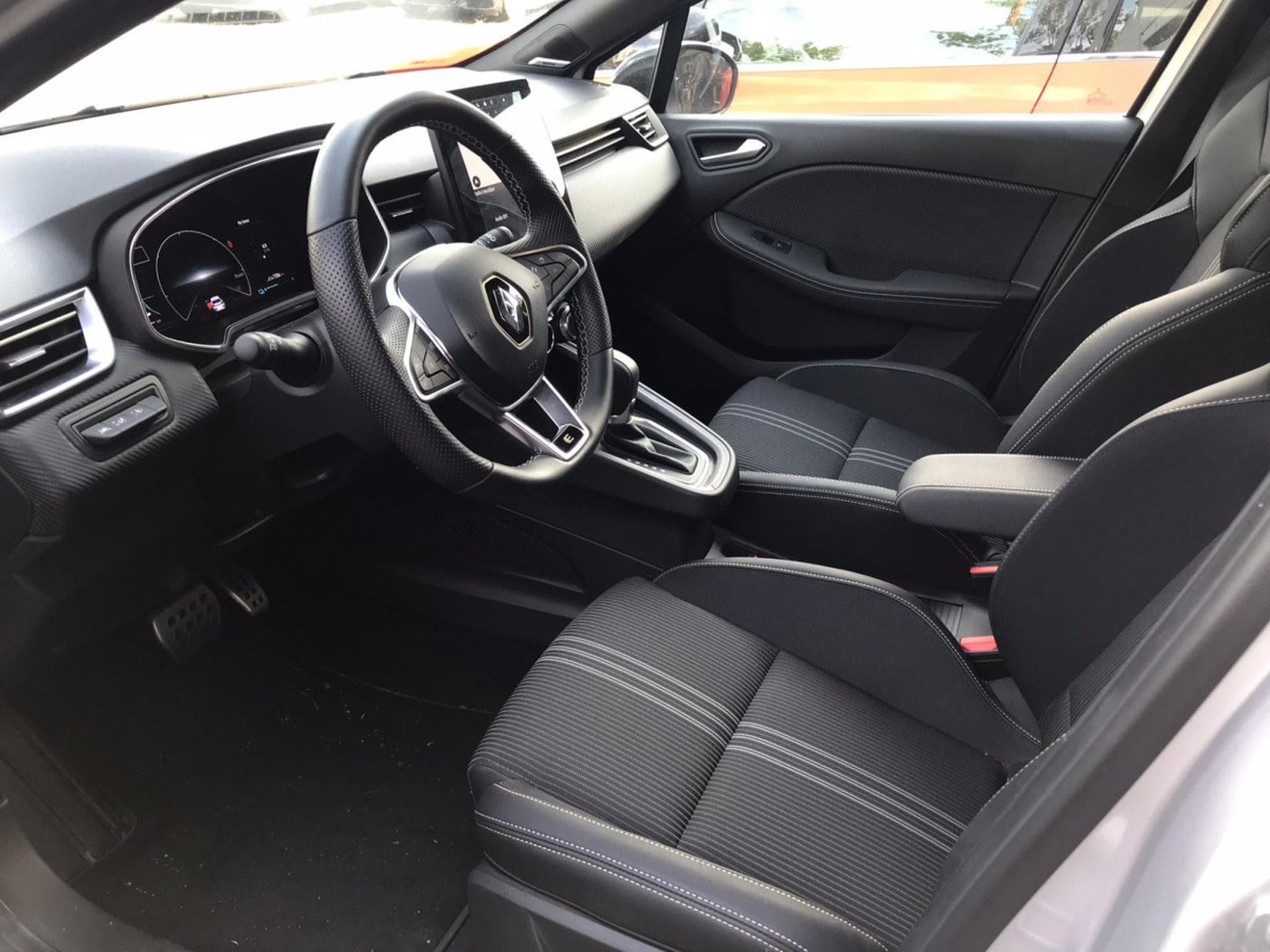 Renault Clio 1.6i E-TECH full hybrid E-Tech Engineered (2024) - Photo 14