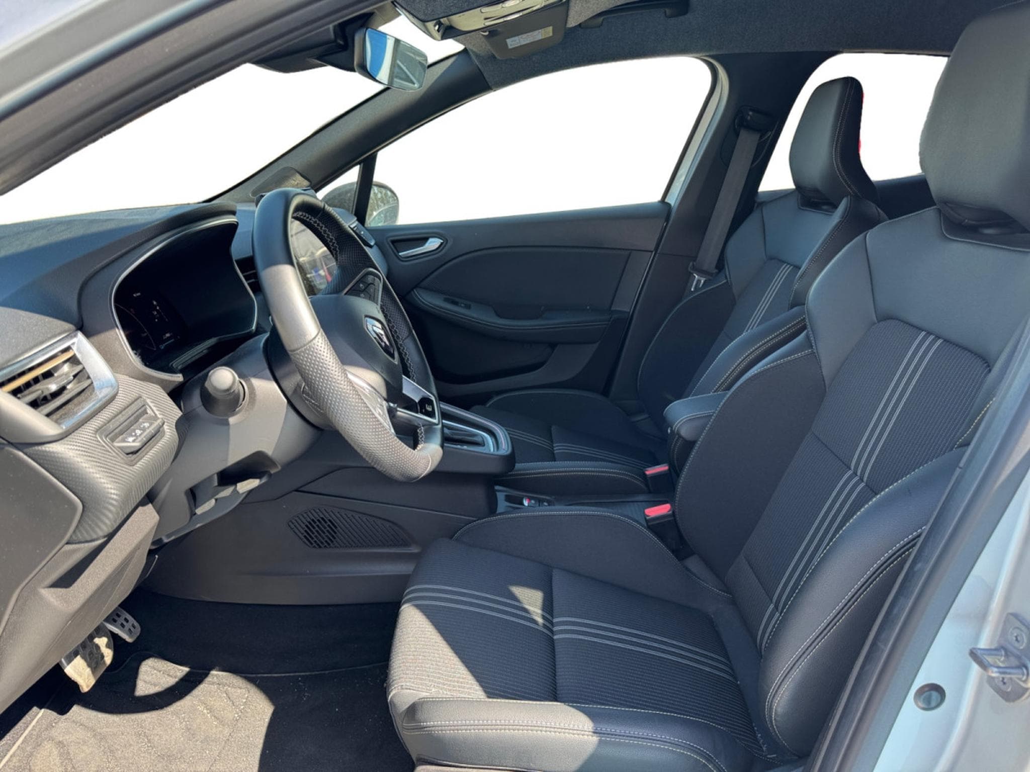 Renault Clio 1.6i E-TECH full hybrid E-Tech Engineered (2024) - Photo 8