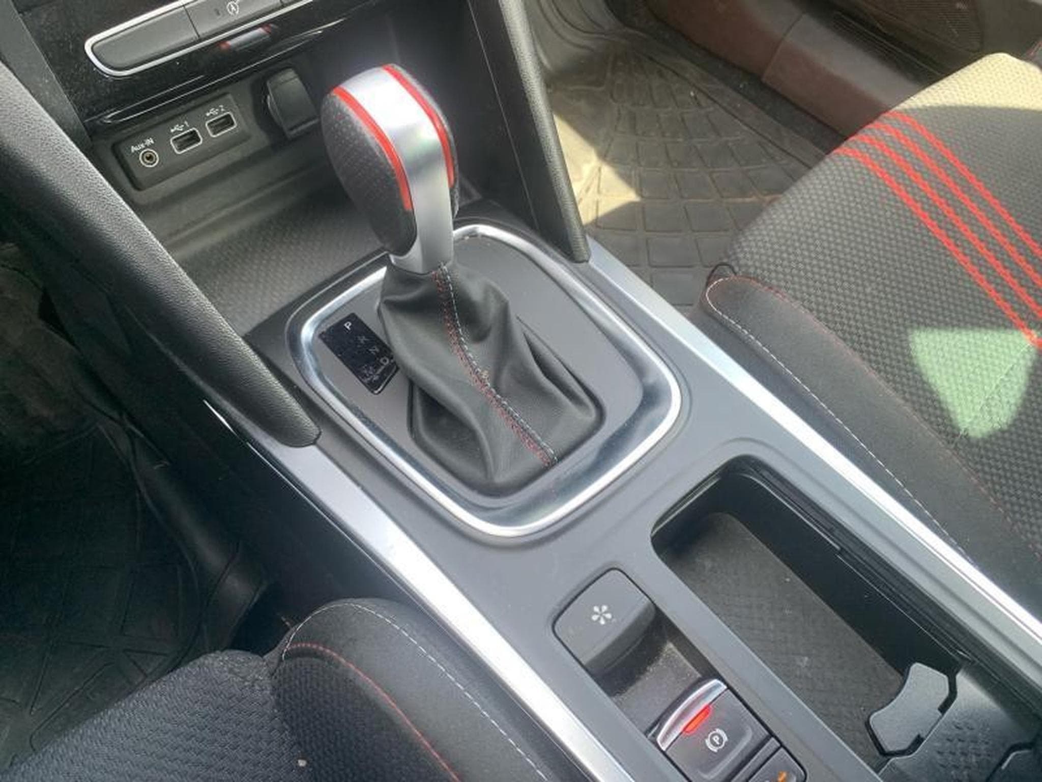 Renault Megane 1.33 TCe R.S. Line EDC (2021) - Photo 12