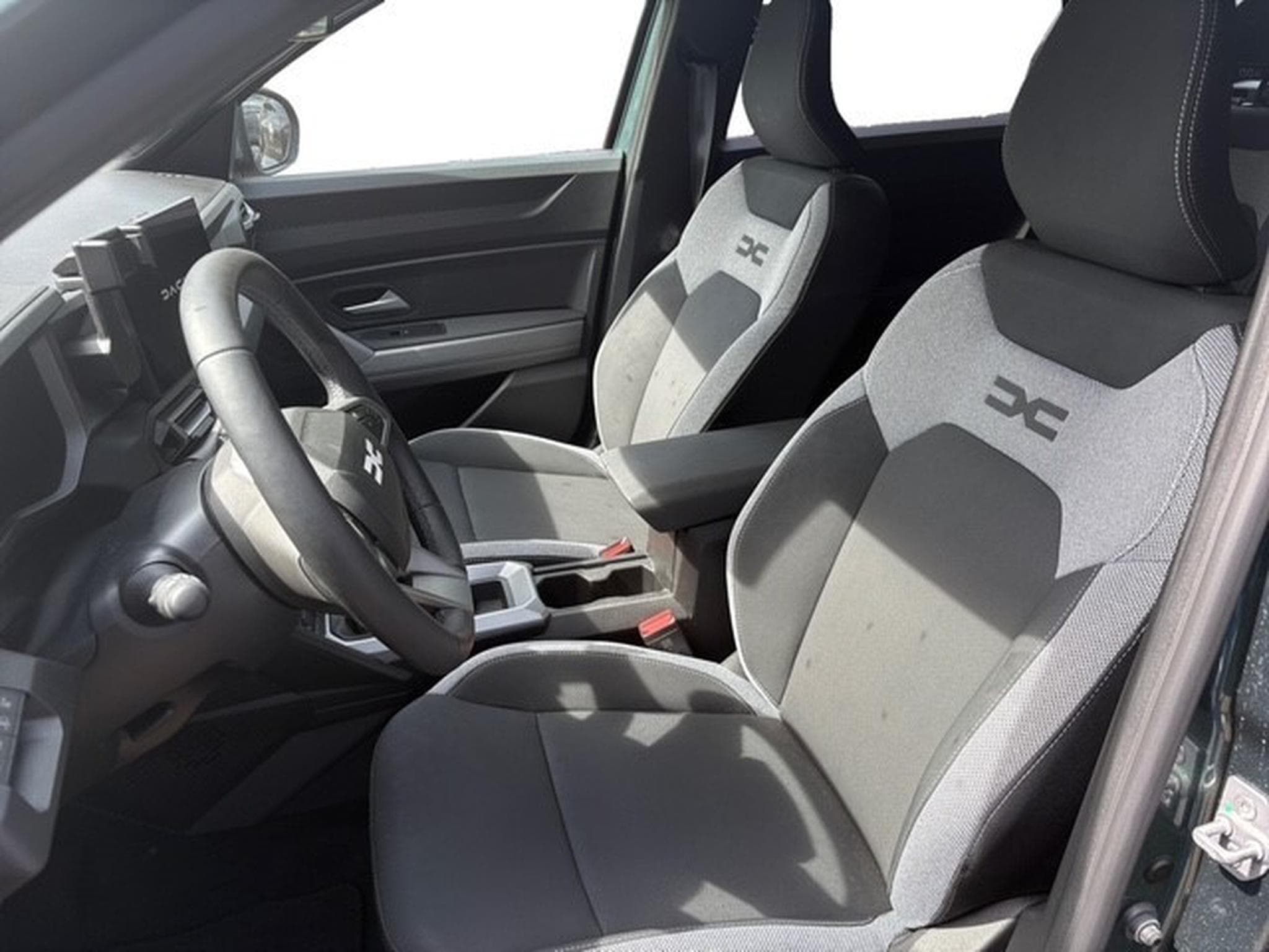 Dacia Bigster Journey Mild Hybrid 140 (2025) - Photo 9