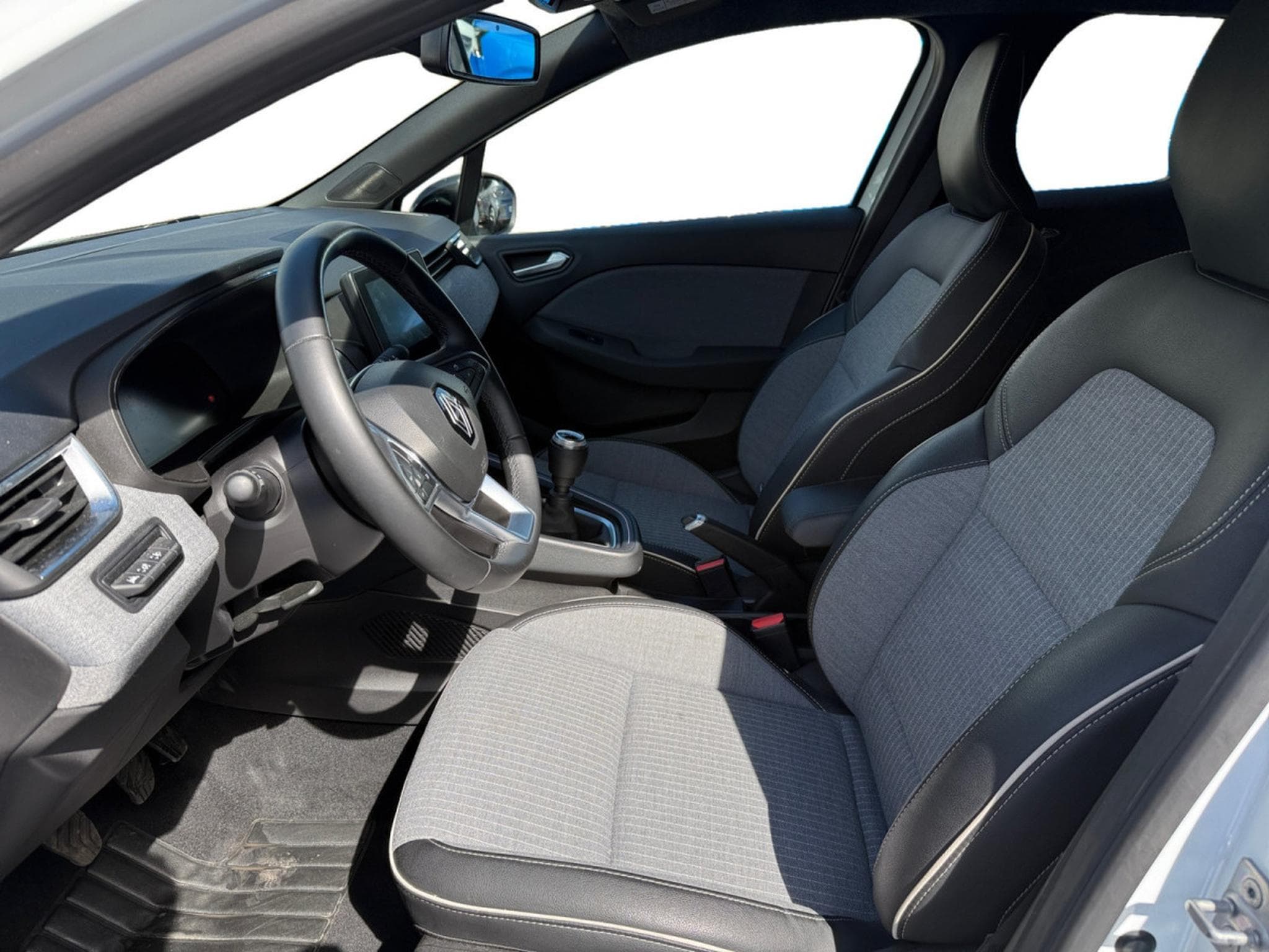 Renault Clio 1.0 Tce Techno (2025) - Photo 8