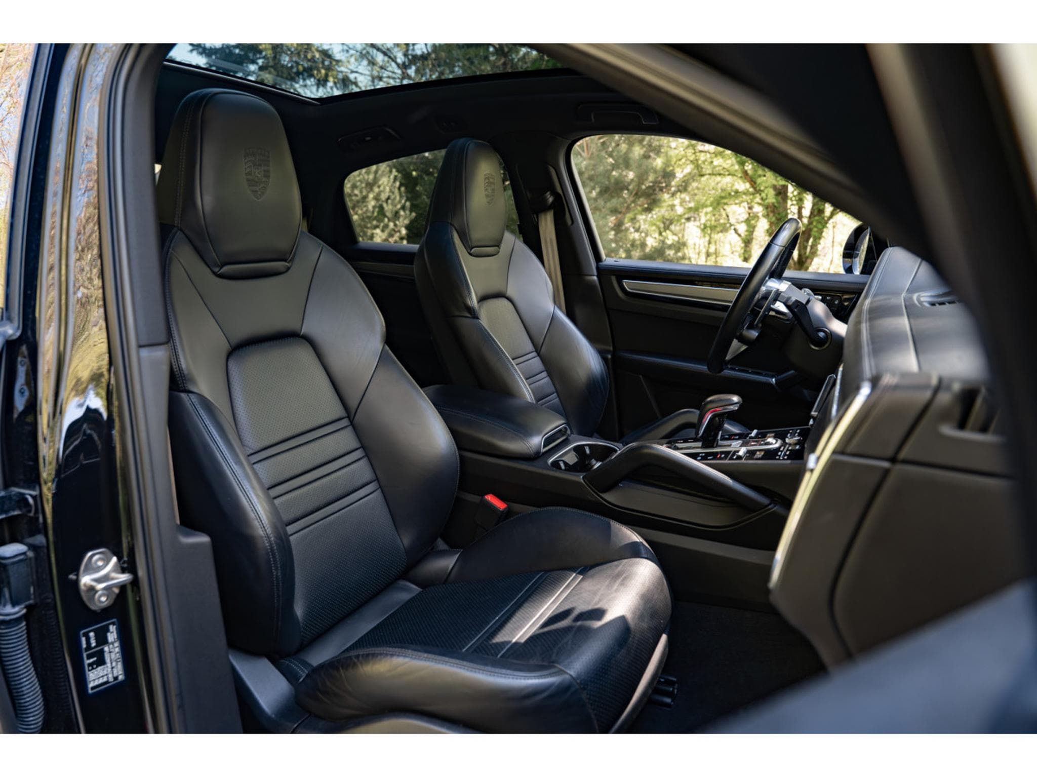 Porsche Cayenne Coupé Platinum Edition (2022) - Photo 11