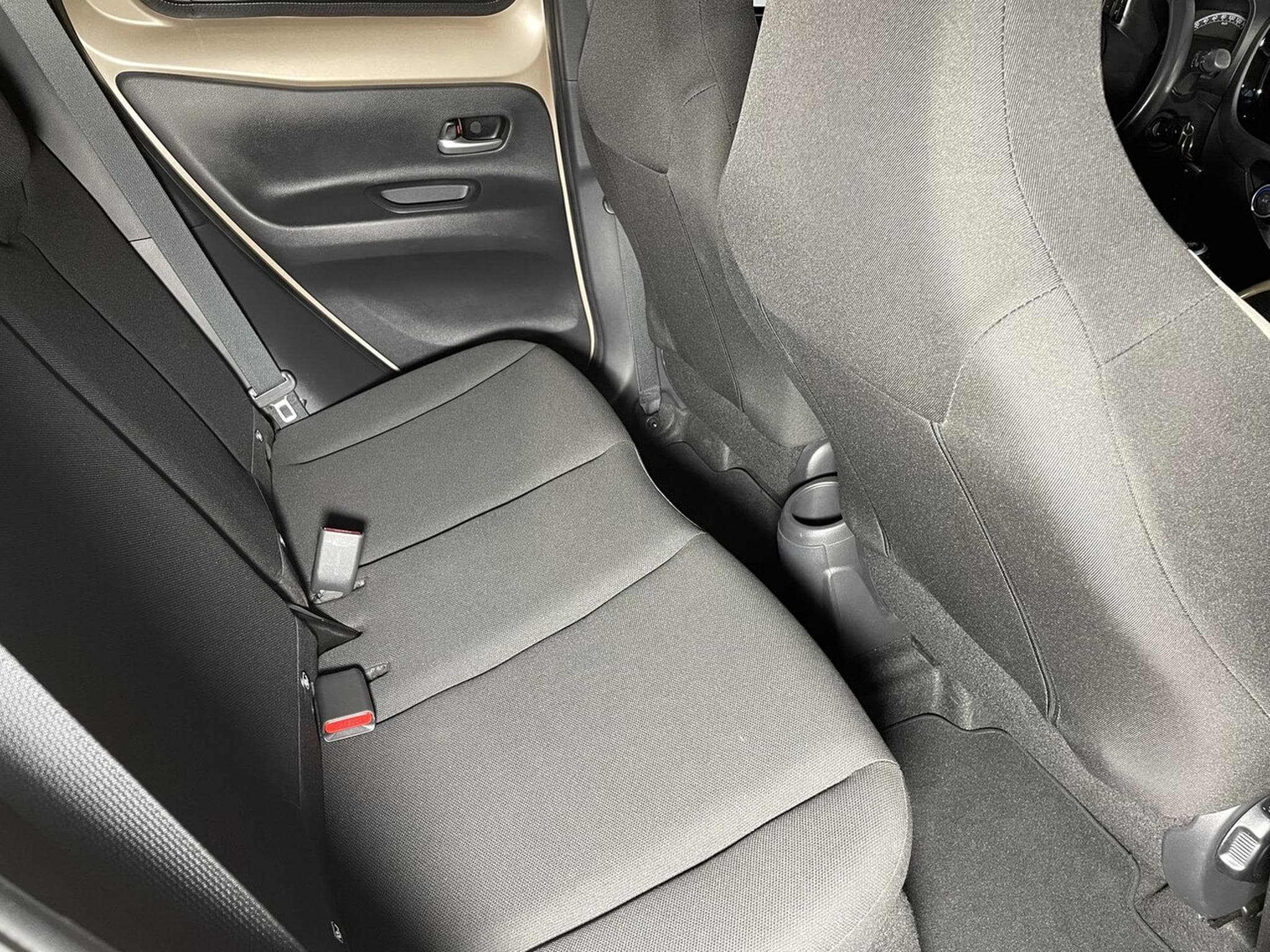 Toyota Aygo 1.0 VVT-I 72 DESIGN BLUETOOTH (2023) - Foto 12