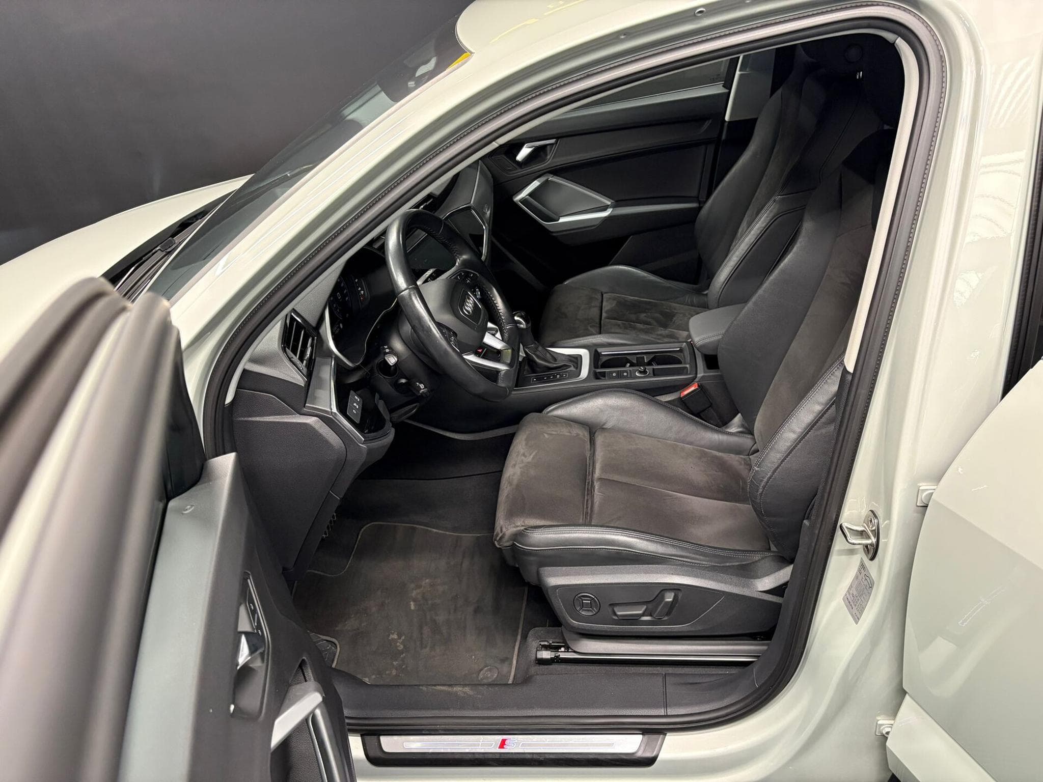 Audi Q3 Sportback 2.0 TDi 190 S line Quattro (2020) - Foto 9