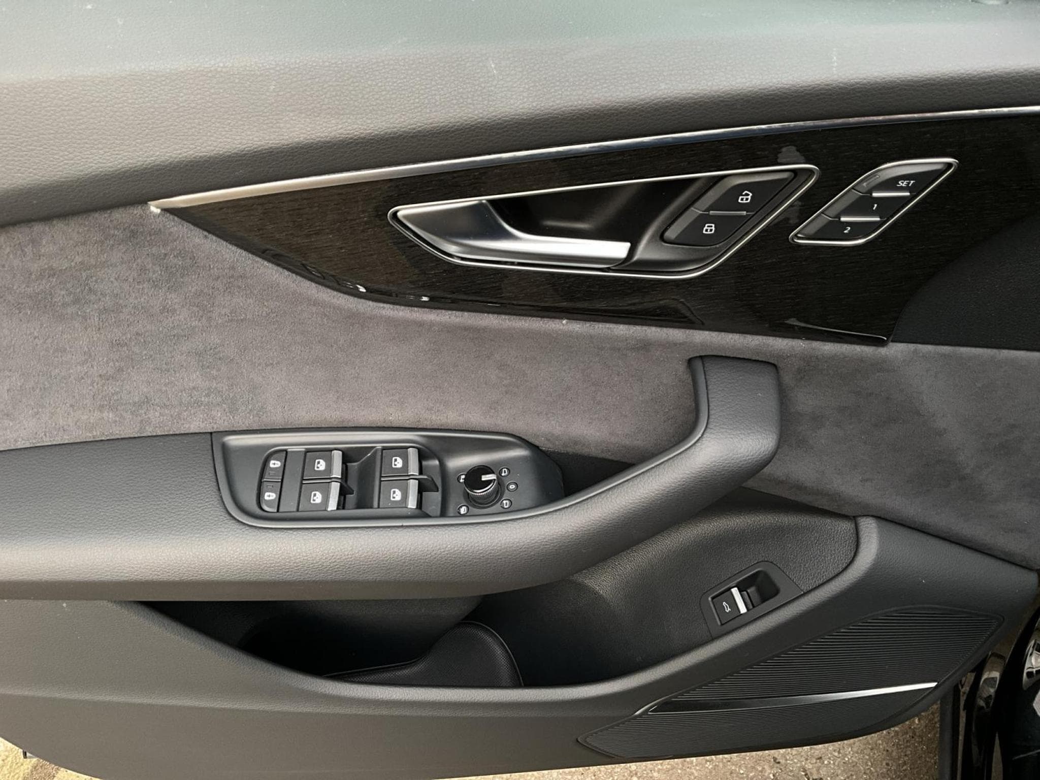 Audi SQ8 TFSI+Tiptronic+4M+Sound+AHK (2025) - Photo 14