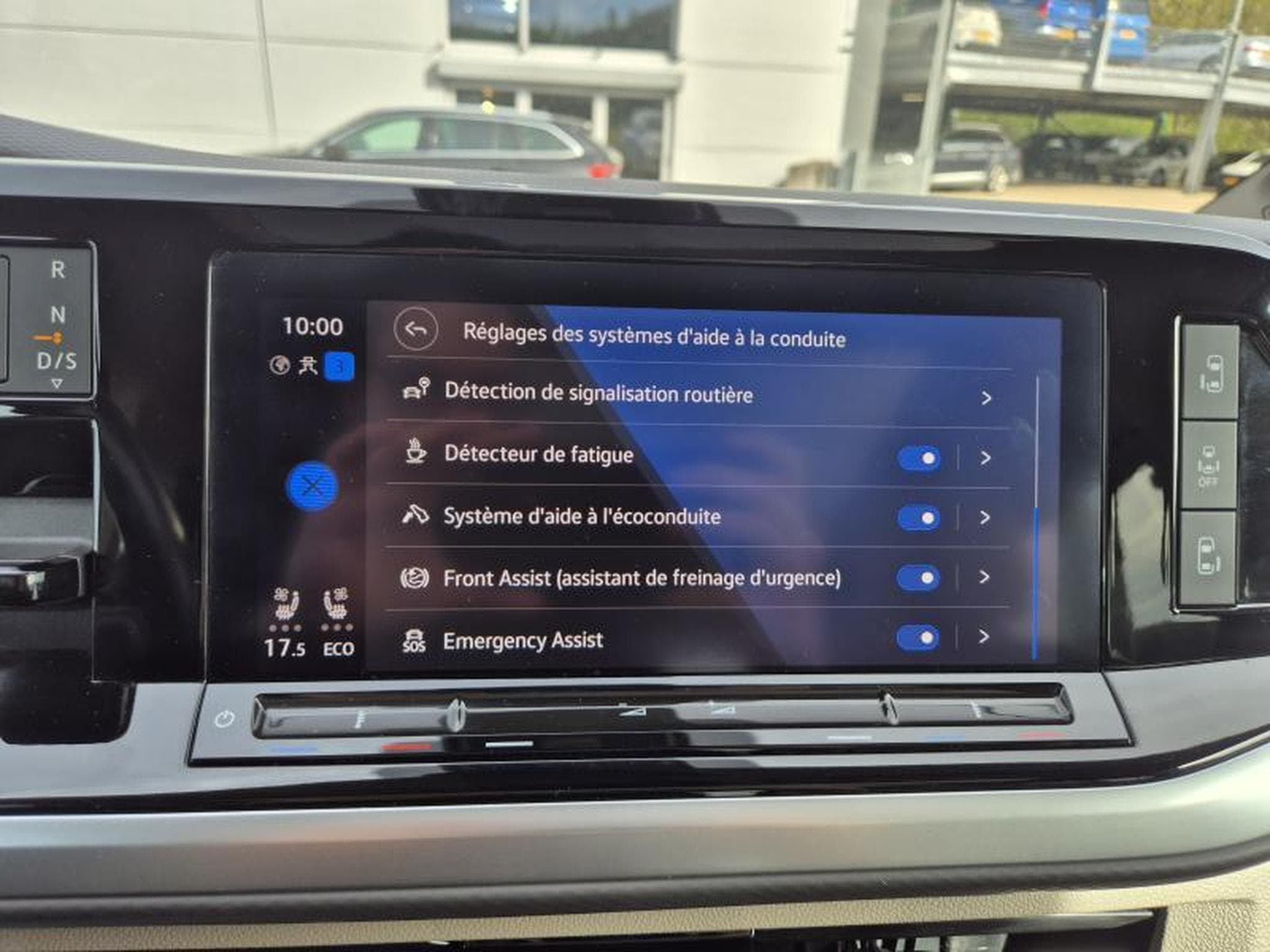 VW Multivan Edition (2023) - Photo 11