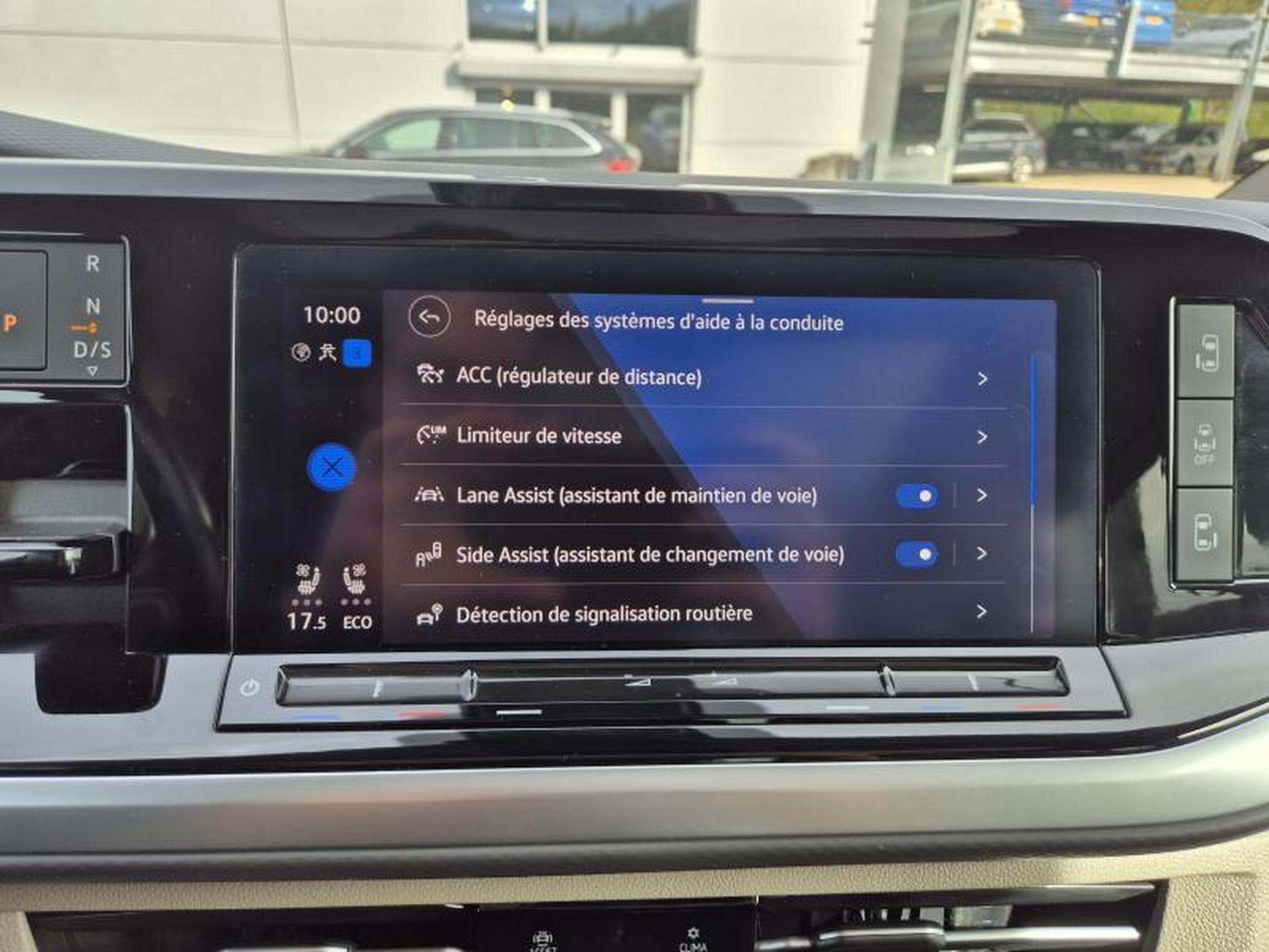 VW Multivan Edition (2023) - Photo 12