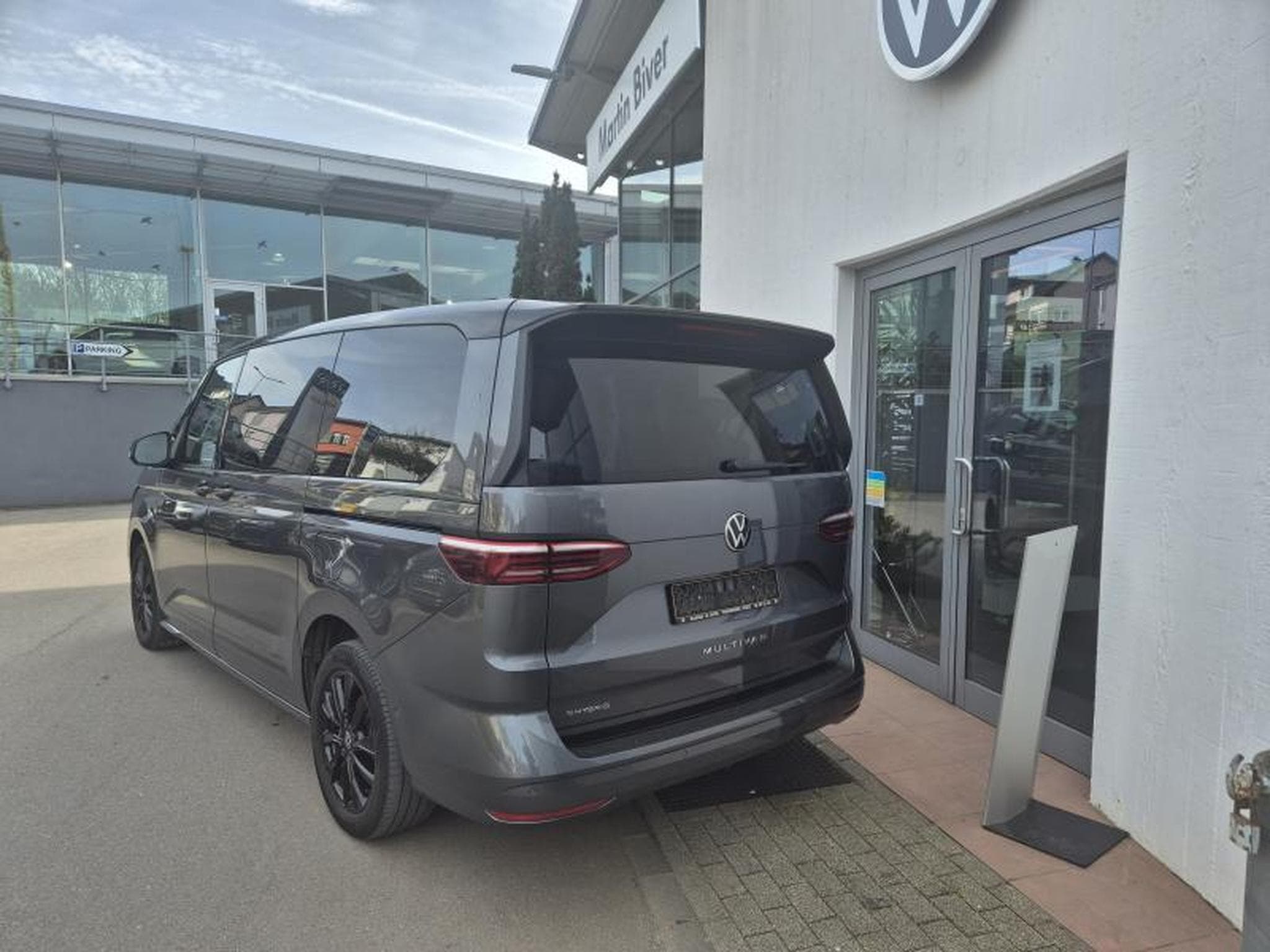 VW Multivan Edition (2023) - Photo 5