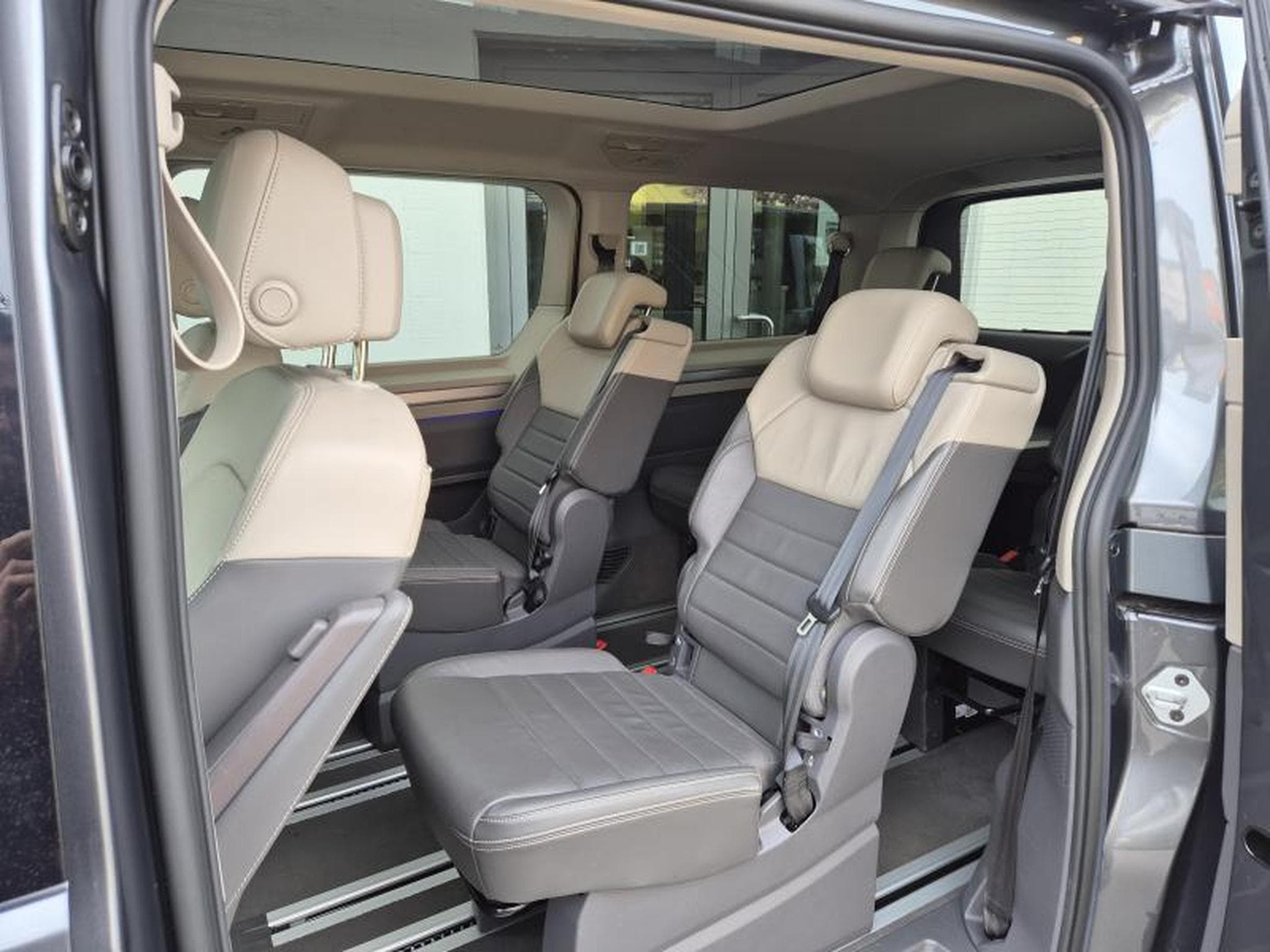 VW Multivan Edition (2023) - Photo 9