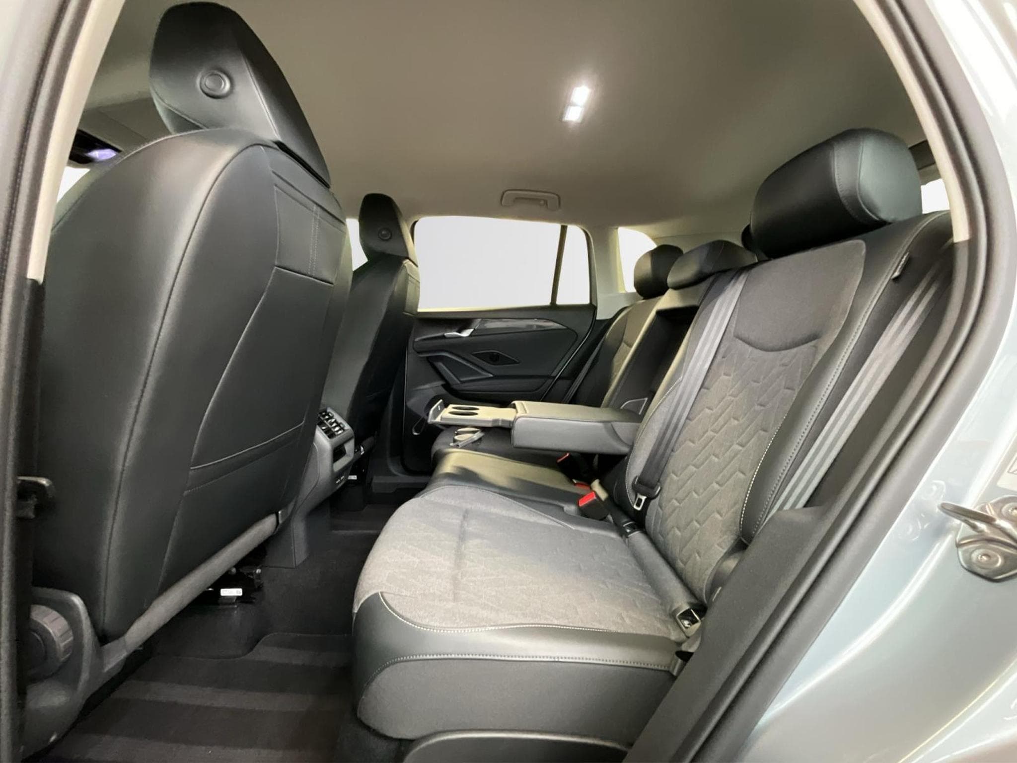 VW Tiguan Life+DSG+P.Info+AHK+Led+Navi (2025) - Photo 15