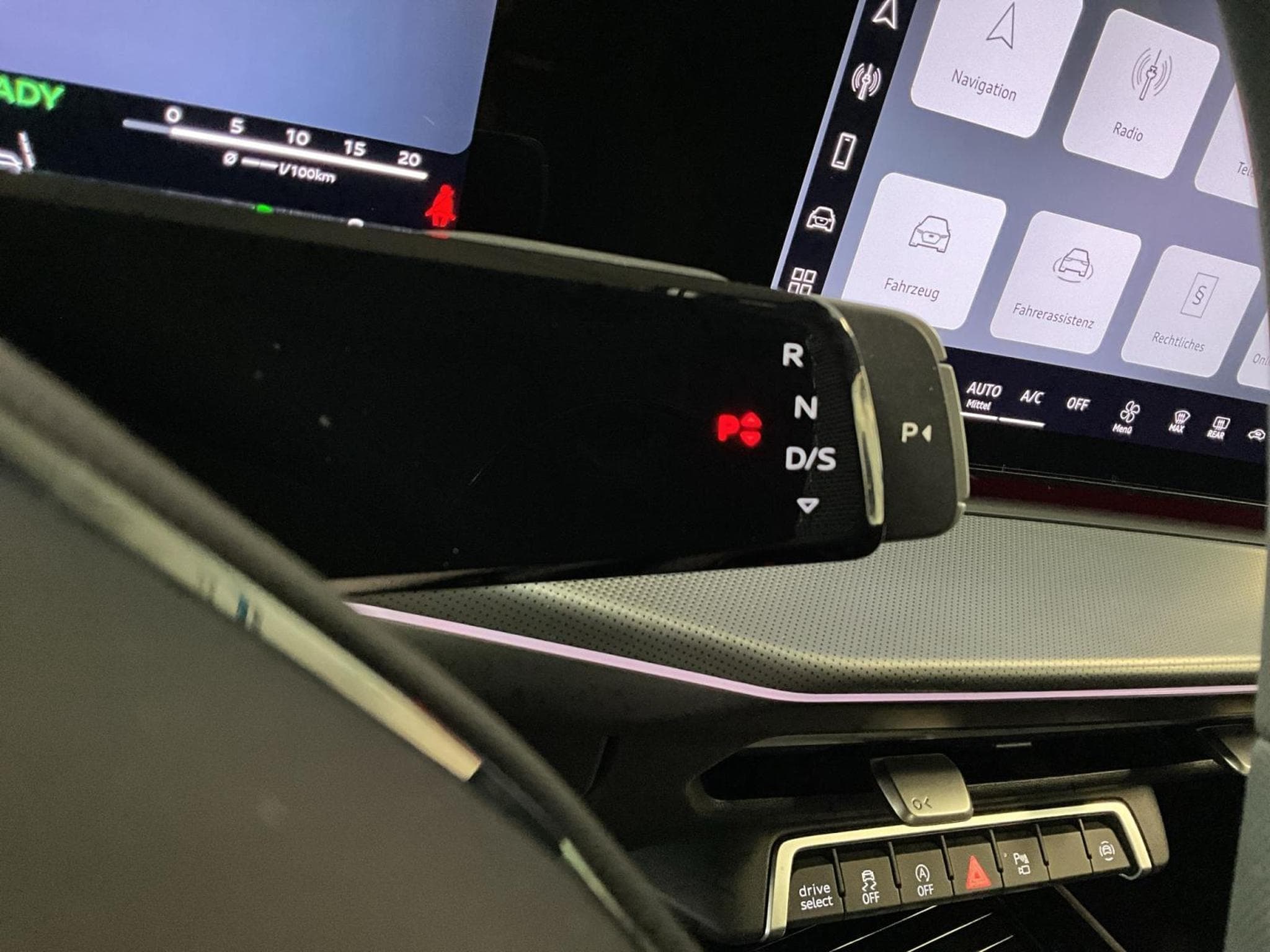 Audi Q3 S-Line+TFSI+Quattro+S-Tronic+Pano (2025) - Photo 13