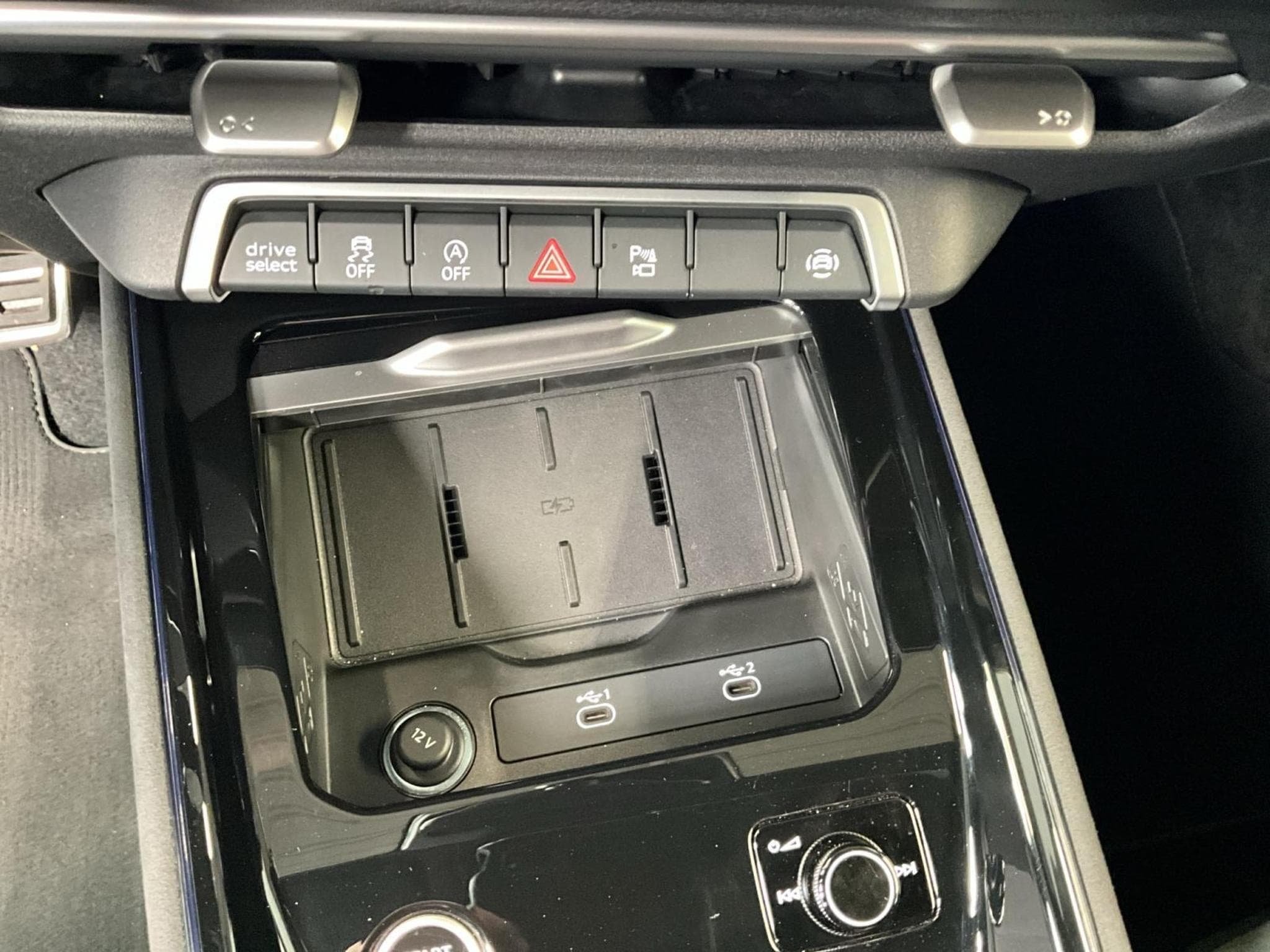 Audi Q3 S-Line+TFSI+Quattro+S-Tronic+Pano (2025) - Photo 17