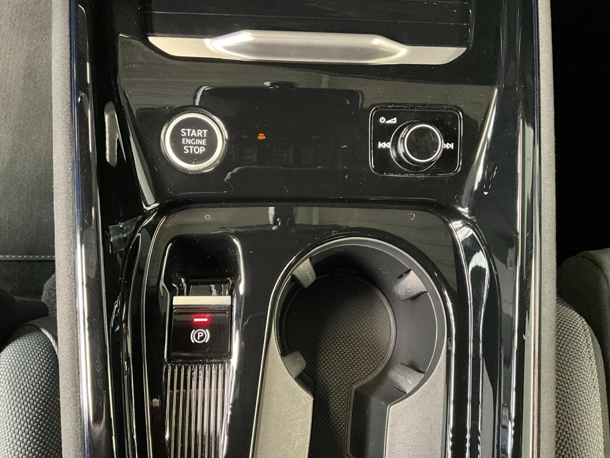 Audi Q3 S-Line+TFSI+Quattro+S-Tronic+Pano (2025) - Photo 18