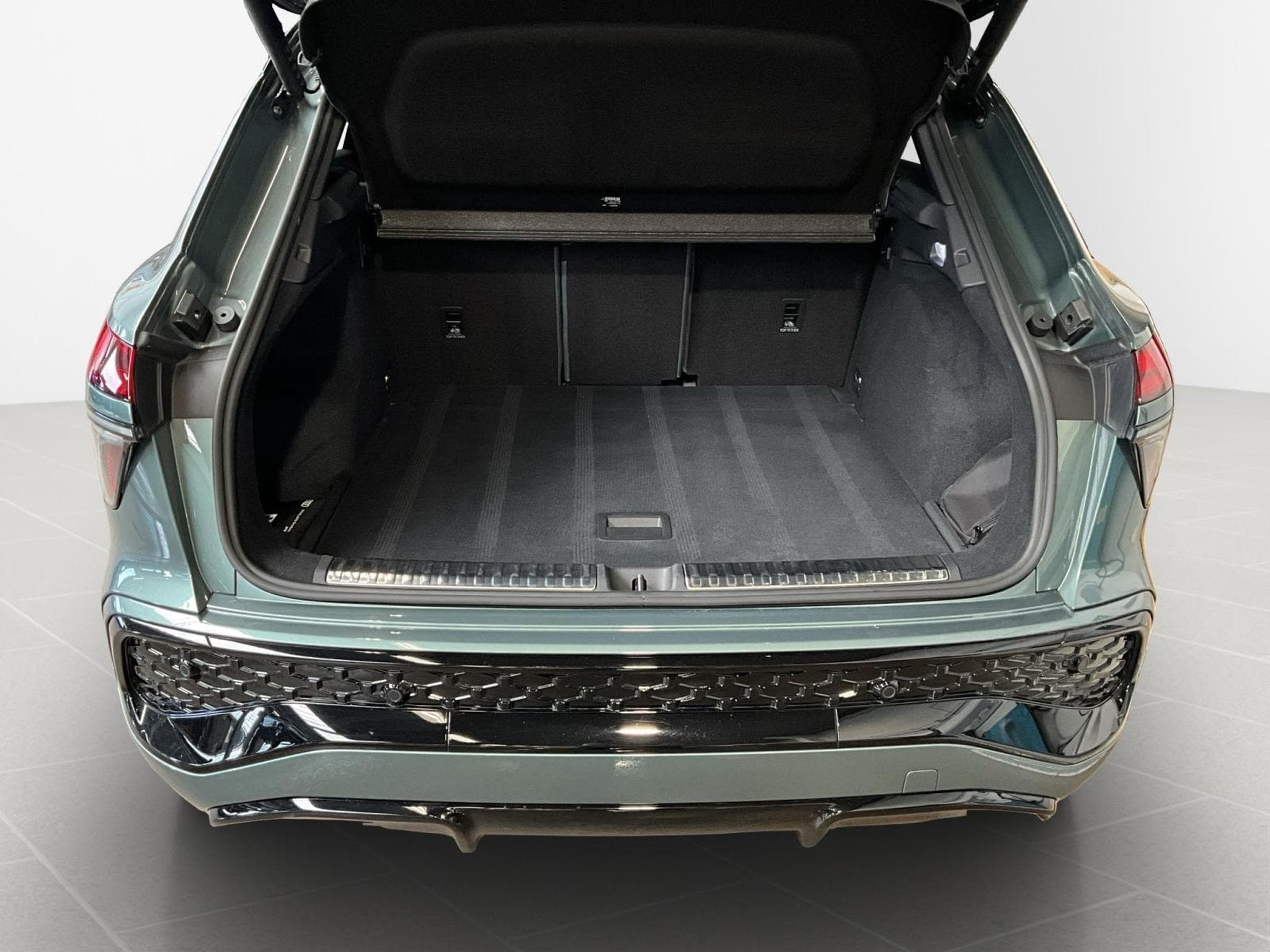 Audi Q3 S-Line+TFSI+Quattro+S-Tronic+Pano (2025) - Photo 23